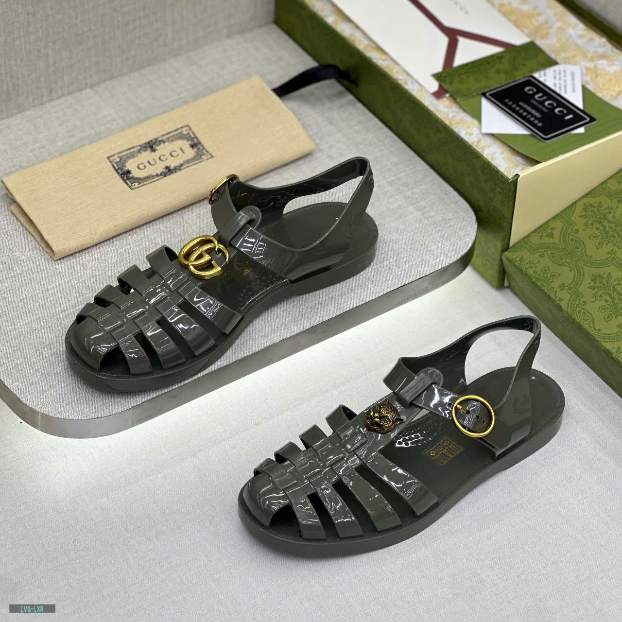 Dép rọ sandal Gucci GC Xanh rêu bóng trơn logo Hổ kim loại nổi Like Auth on web fullbox bill thẻ LVQ