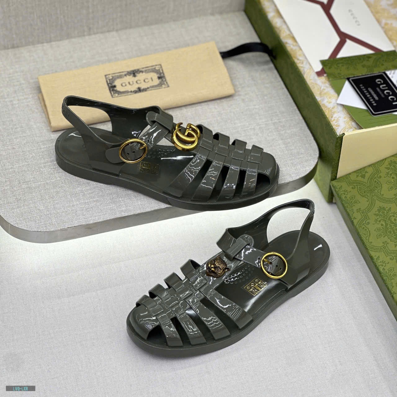 Dép rọ sandal Gucci GC Xanh rêu bóng trơn logo Hổ kim loại nổi Like Auth on web fullbox bill thẻ LVQ