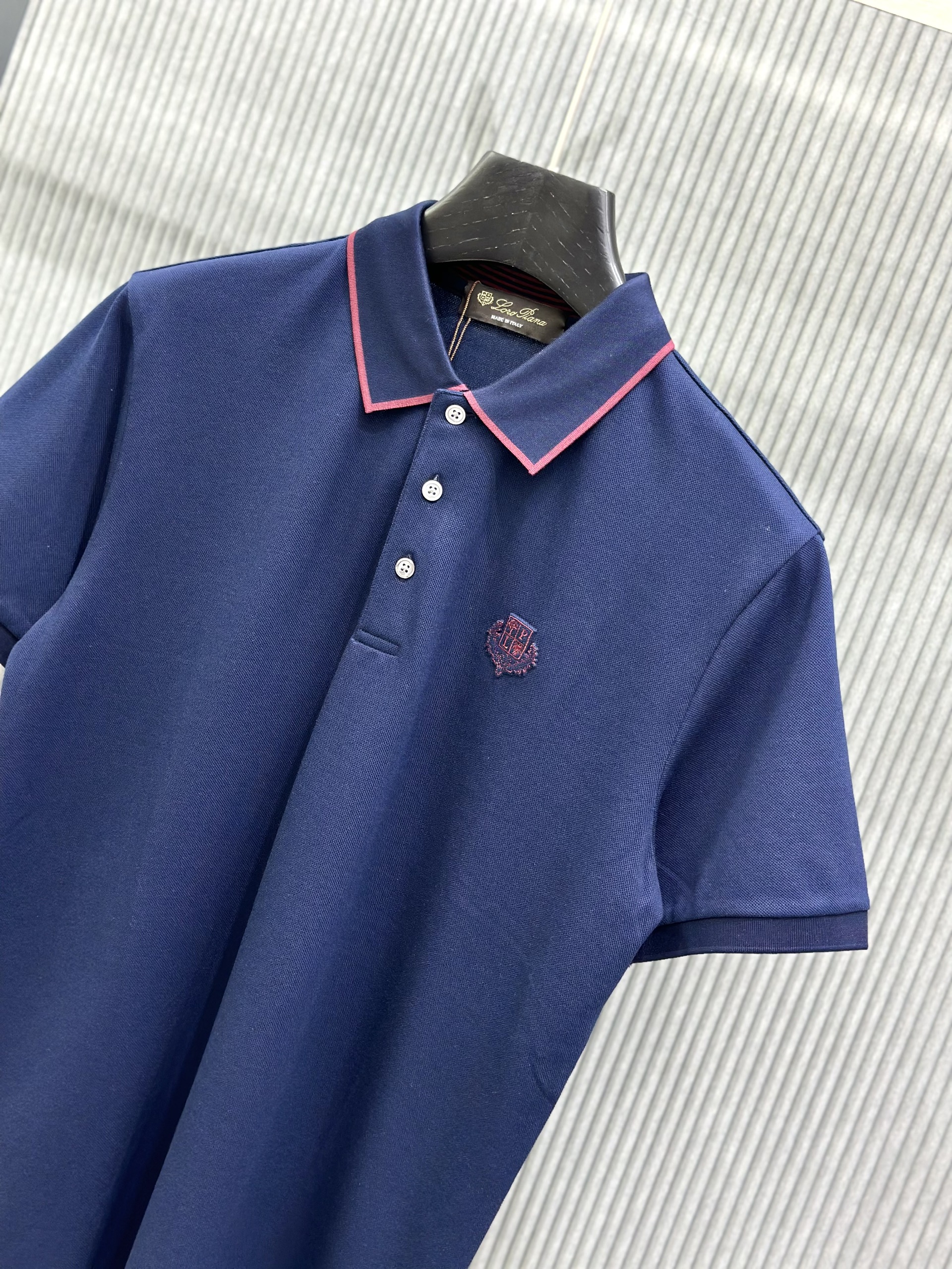 Áo polo Loro Piana Xanh than logo thêu ngực viền cổ Đỏ Like Auth 1-1 on web VTN