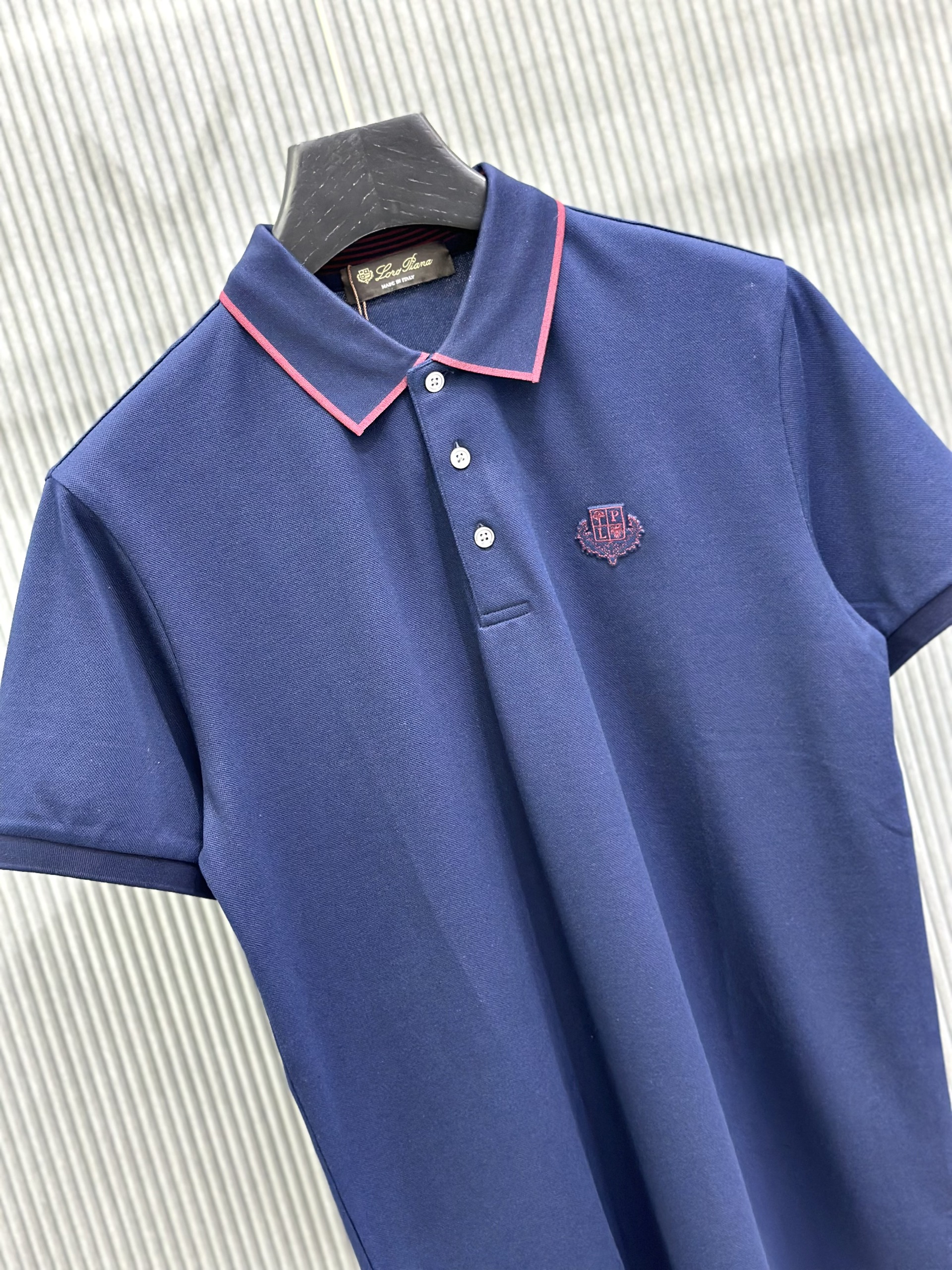 Áo polo Loro Piana Xanh than logo thêu ngực viền cổ Đỏ Like Auth 1-1 on web VTN