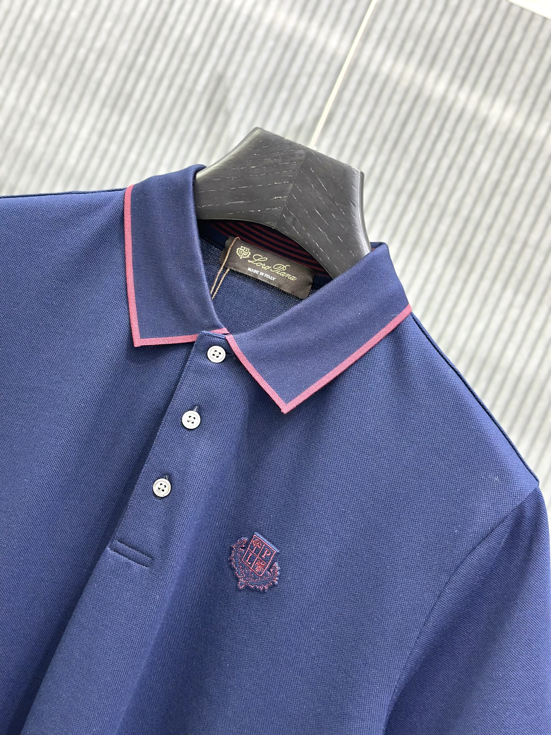 Áo polo Loro Piana Xanh than logo thêu ngực viền cổ Đỏ Like Auth 1-1 on web VTN