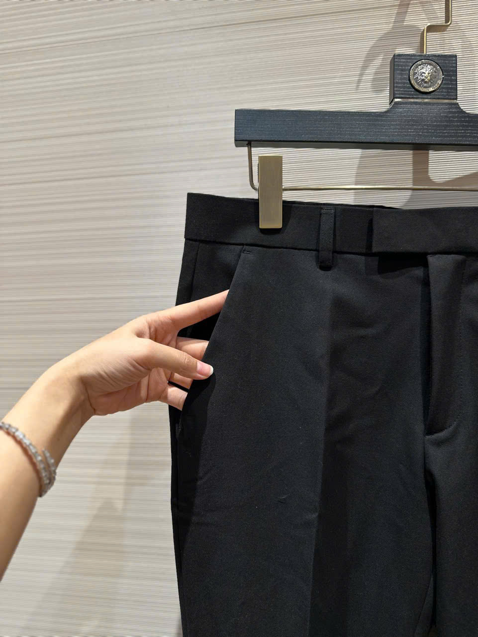 Quần Tây, Âu Dolce Gabbana DG Đen logo huy hiệu thêu cạp Like Auth on web DDT