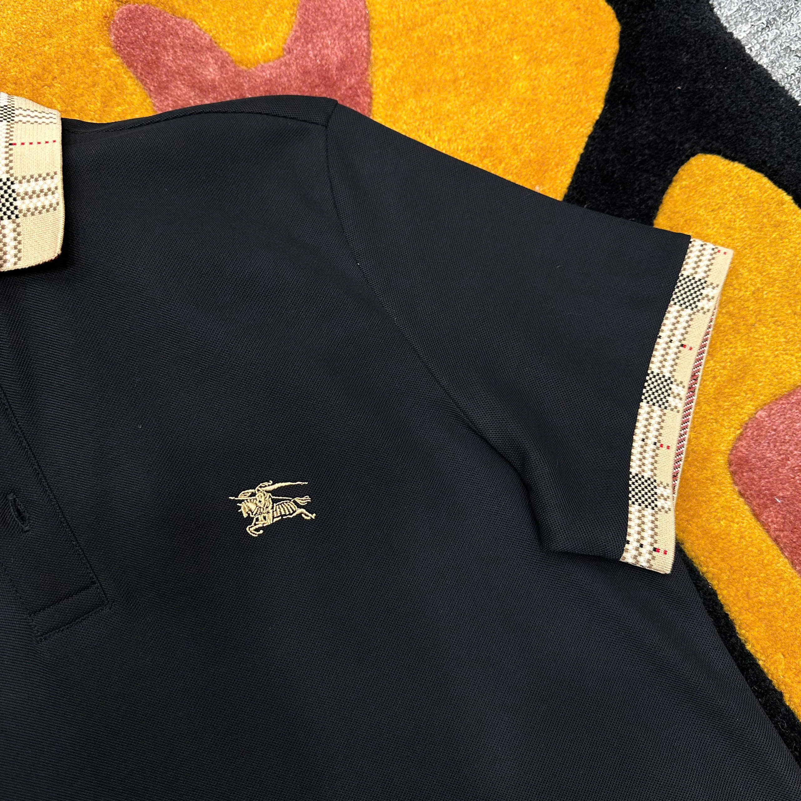 Áo polo Burberry logo thêu ngực phối kẻ sọc cổ tay Nâu Like Auth 1-1 on web MK