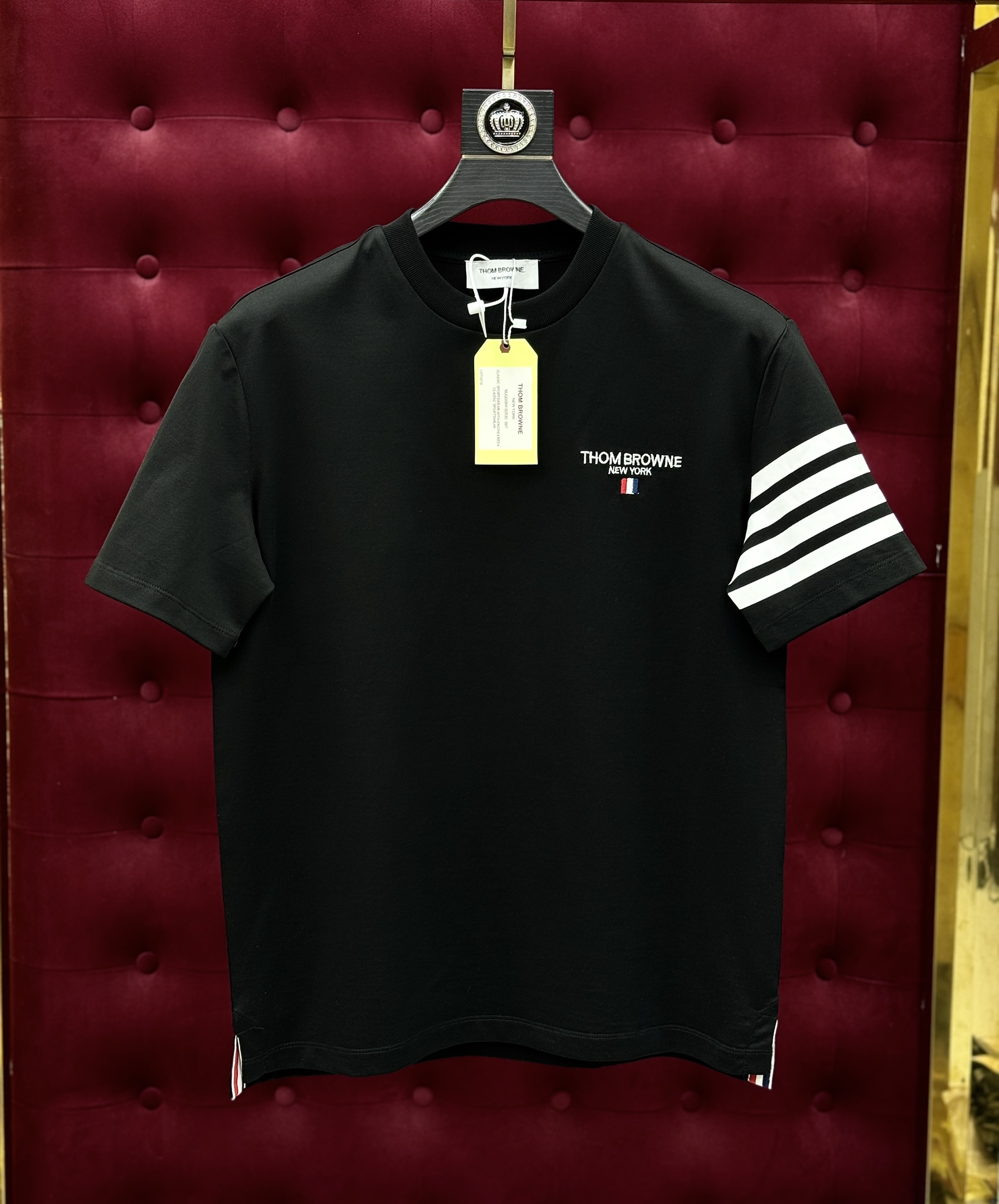 Áo phông T-shirt Thom Browne logo chữ thêu ngực phối kẻ sọc tay Like Auth on web CD