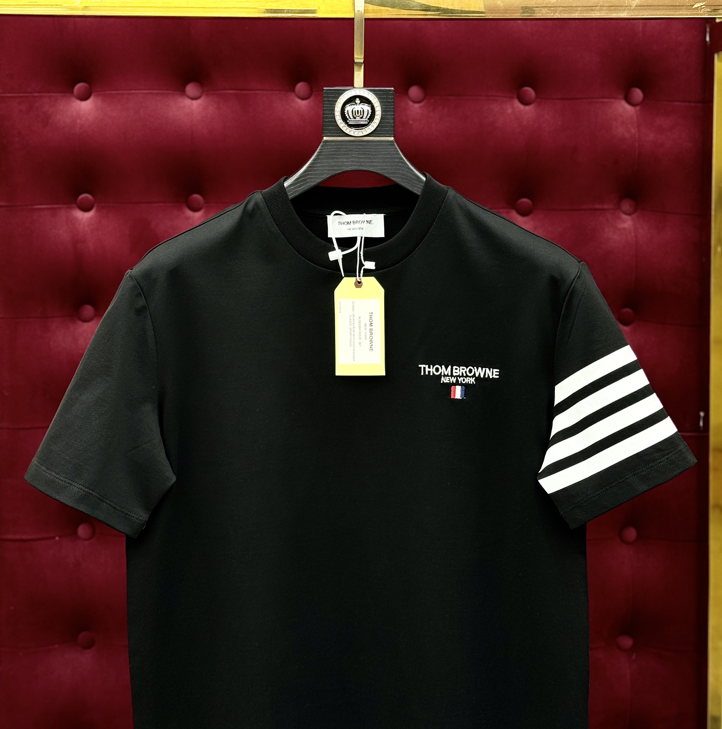Áo phông T-shirt Thom Browne logo chữ thêu ngực phối kẻ sọc tay Like Auth on web CD