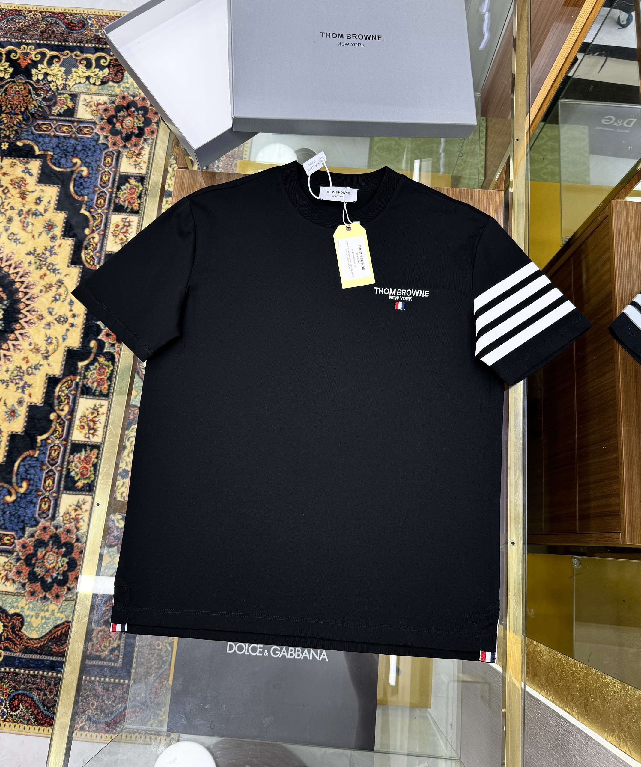 Áo phông T-shirt Thom Browne logo chữ thêu ngực phối kẻ sọc tay Like Auth on web CD