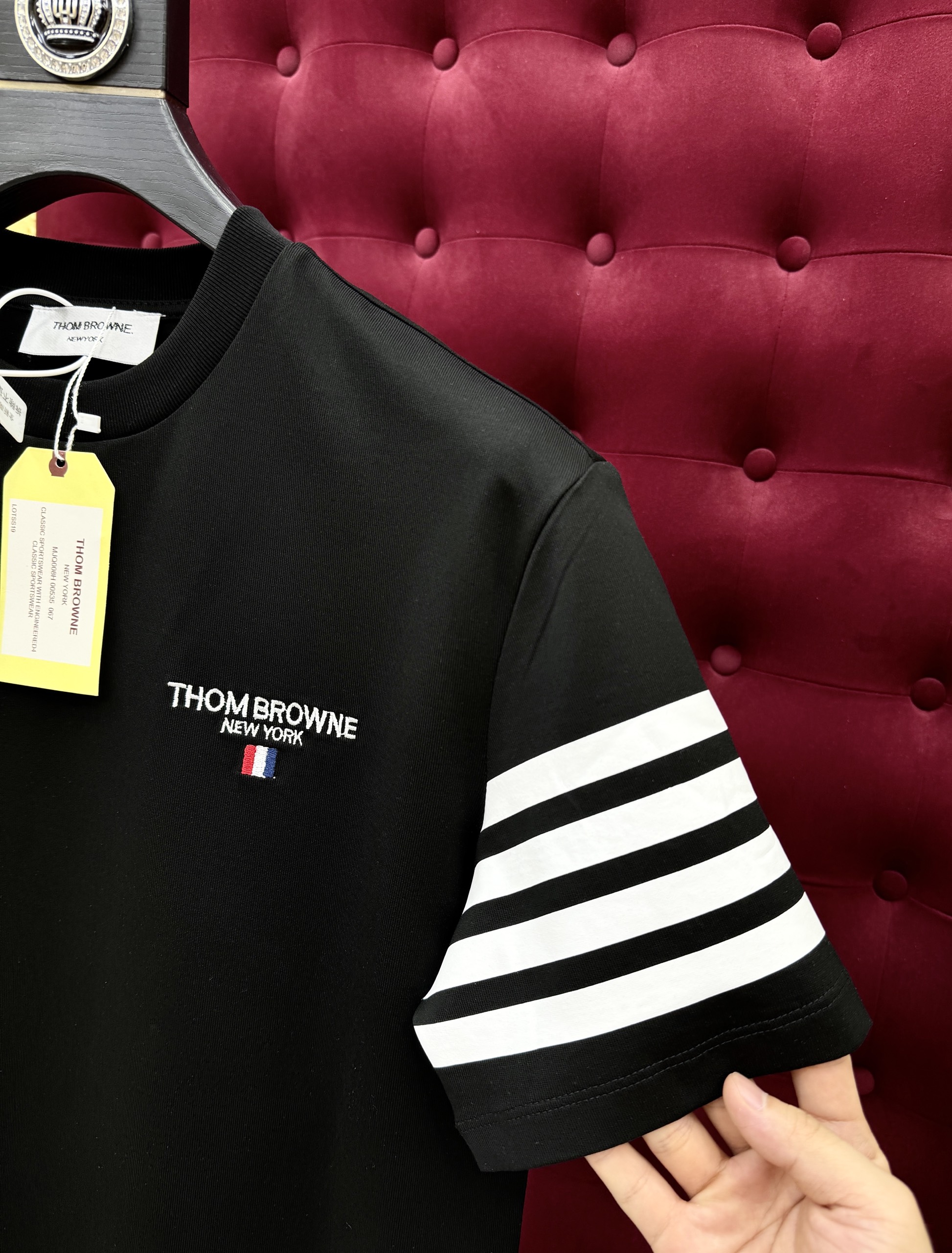 Áo phông T-shirt Thom Browne logo chữ thêu ngực phối kẻ sọc tay Like Auth on web CD