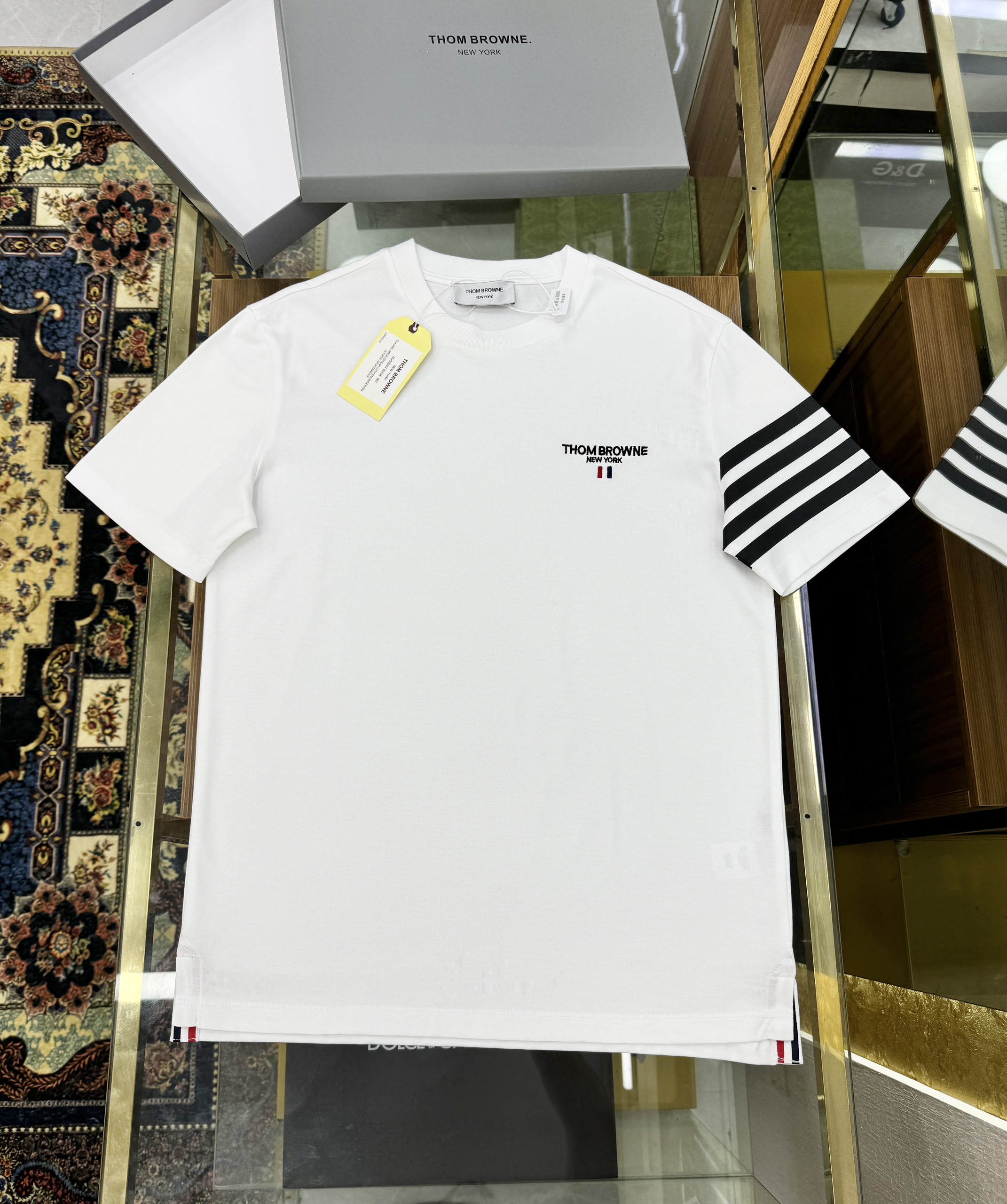 Áo phông T-shirt Thom Browne logo chữ thêu ngực phối kẻ sọc tay Like Auth on web CD