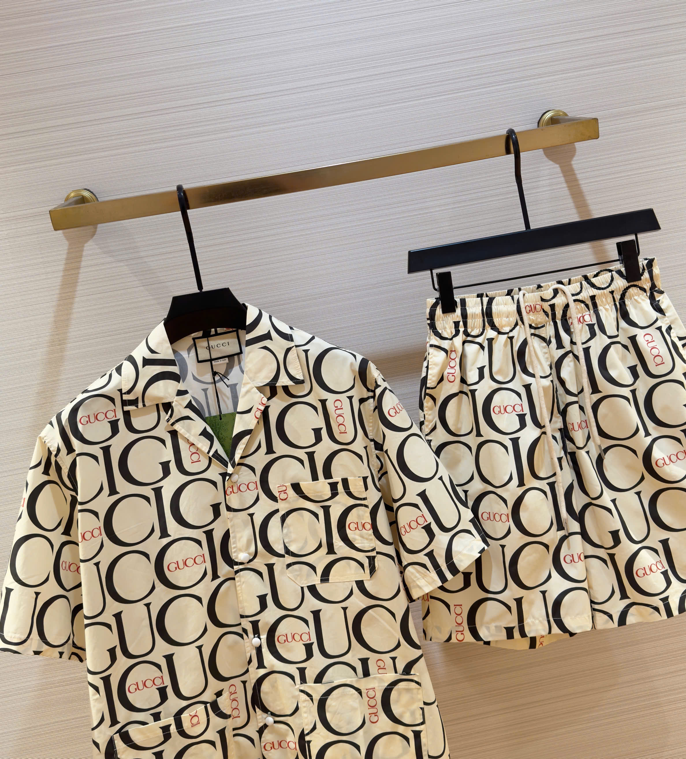 Bộ, Set hè lụa Gucci GC Be họa tiết logo chữ Đen Like Auth on web DDT