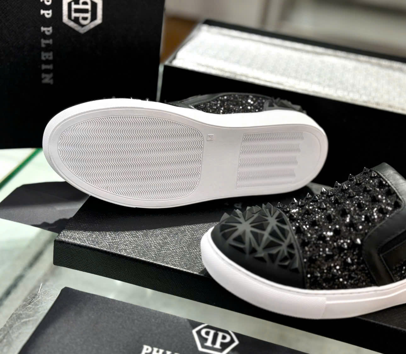 Giày Slipon Philipp Plein Đen đính đinh full Like Auth Fullbox phụ kiện DDT