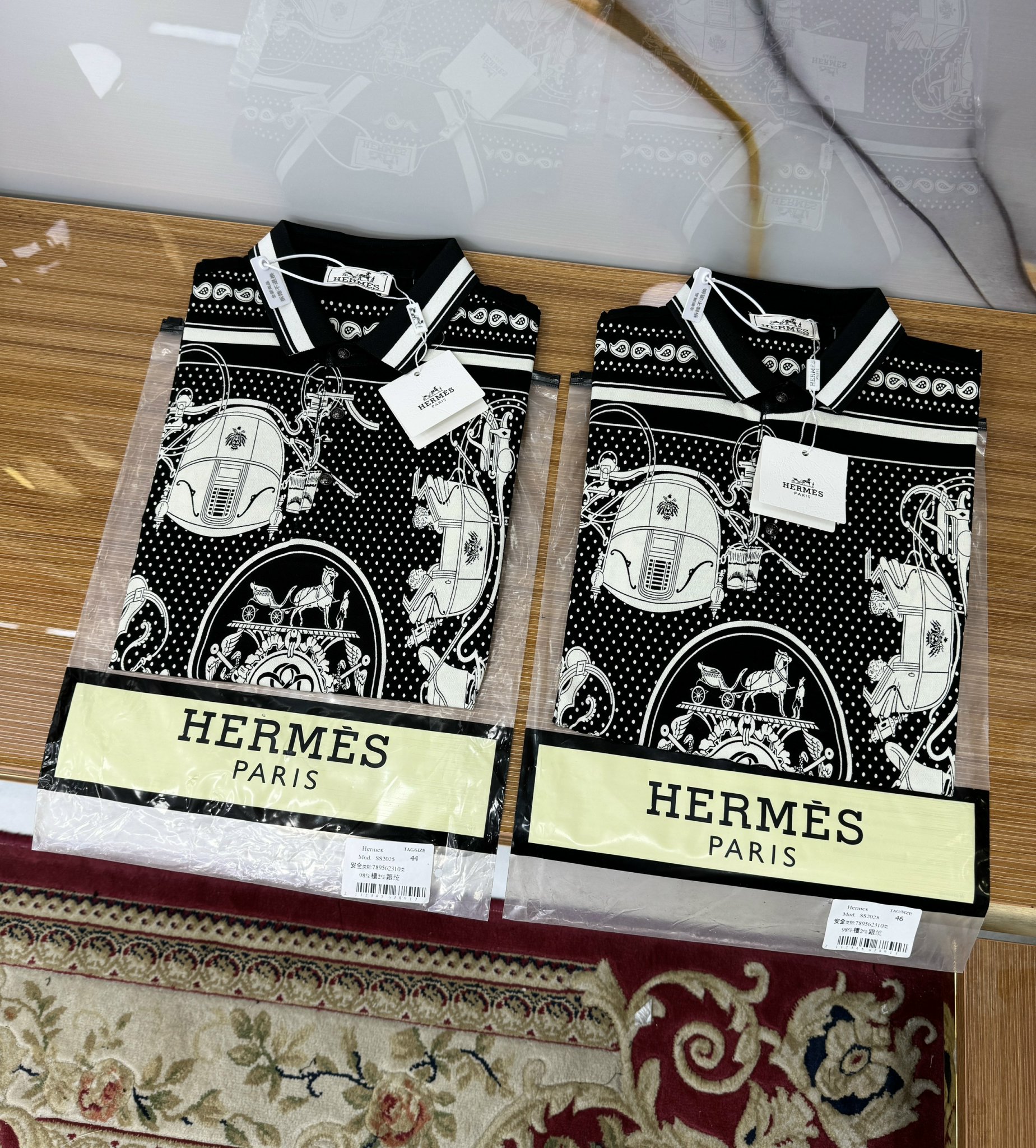 Áo polo Hermes HM Đen họa tiết chấm bi Trắng Like Auth 1-1 on web CD