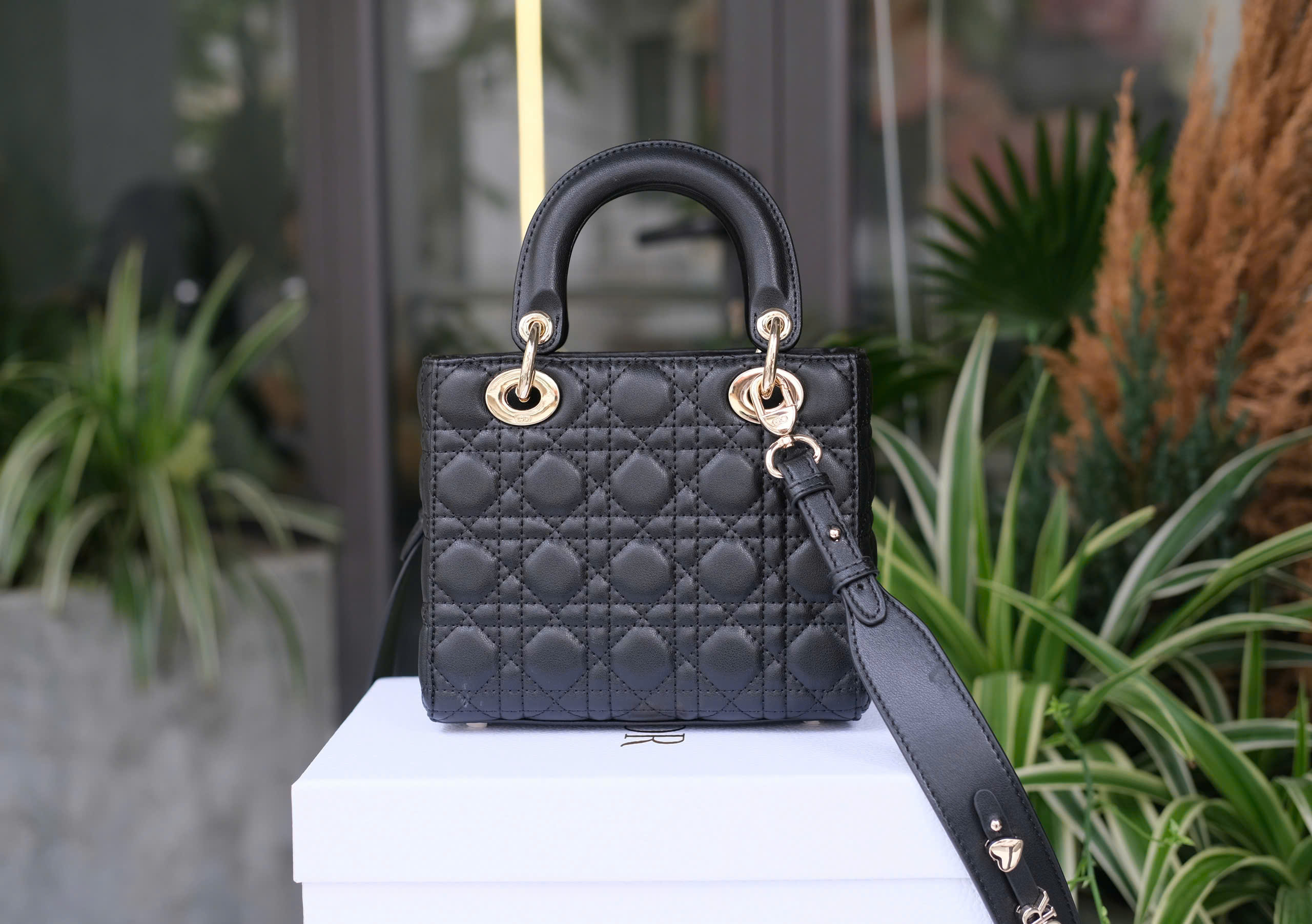 Túi nữ đeo chéo, cầm tay Dior CD Đen trơn thêu ô size 17x20x9cm Like Auth on web fullbox bill thẻ DDT