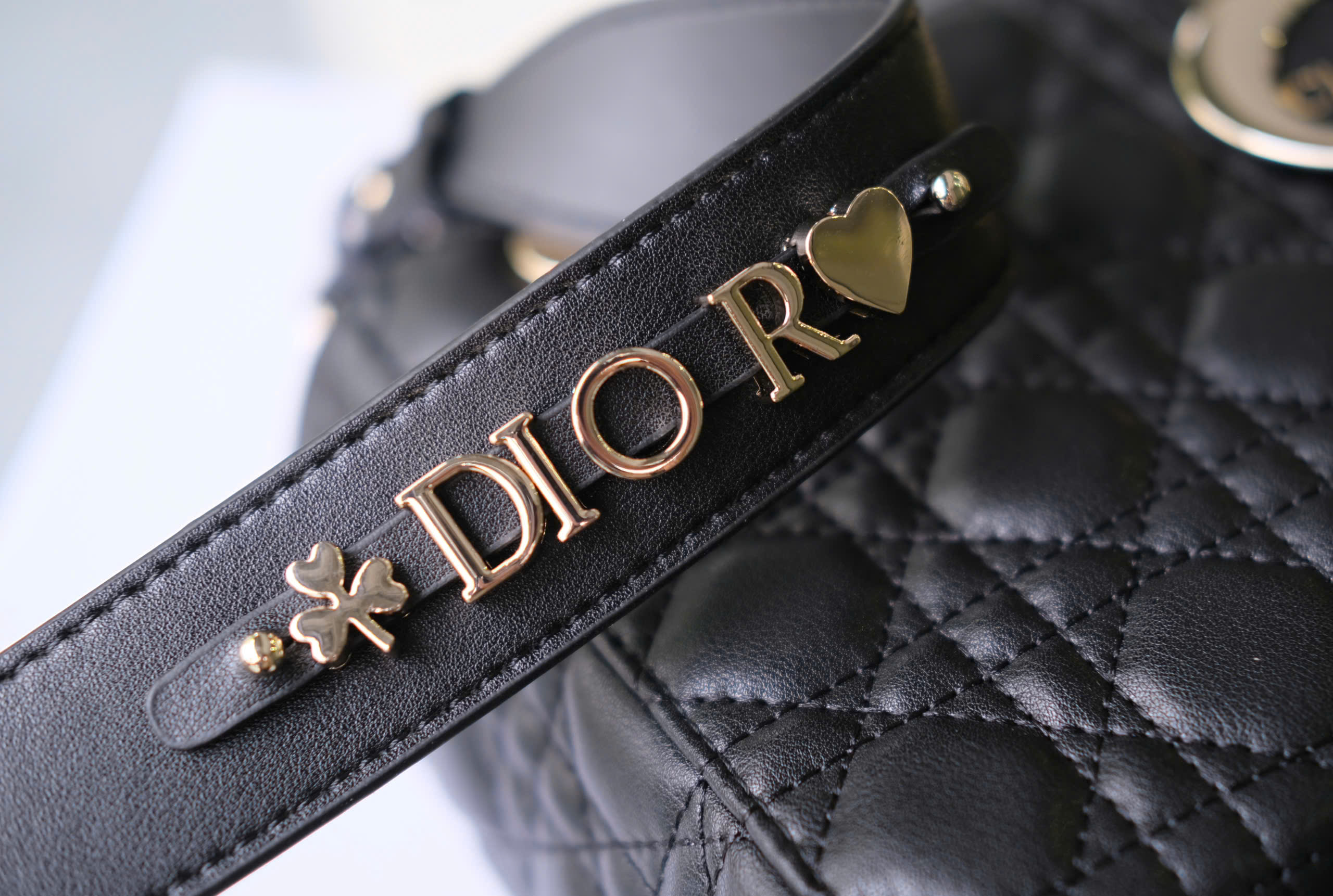 Túi nữ đeo chéo, cầm tay Dior CD Đen trơn thêu ô size 17x20x9cm Like Auth on web fullbox bill thẻ DDT