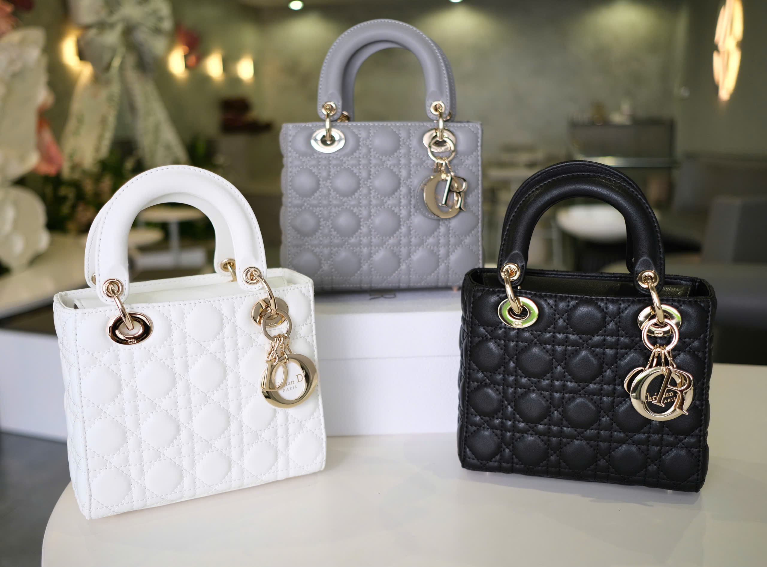 Túi nữ đeo chéo, cầm tay Dior CD Đen trơn thêu ô size 17x20x9cm Like Auth on web fullbox bill thẻ DDT