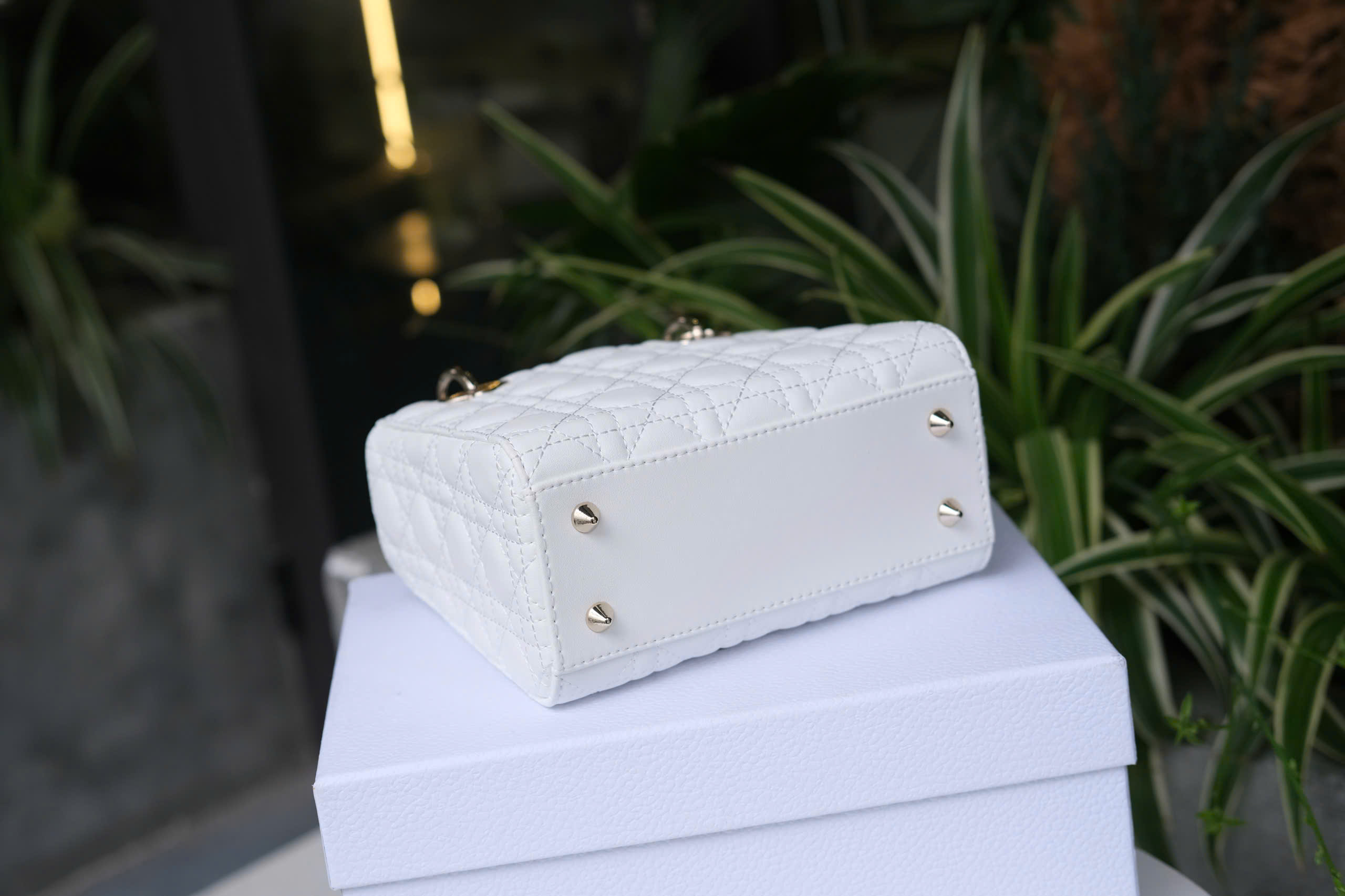 Túi nữ đeo chéo, cầm tay Dior CD Trắng trơn thêu ô size 17x20x9cm Like Auth on web fullbox bill thẻ DDT