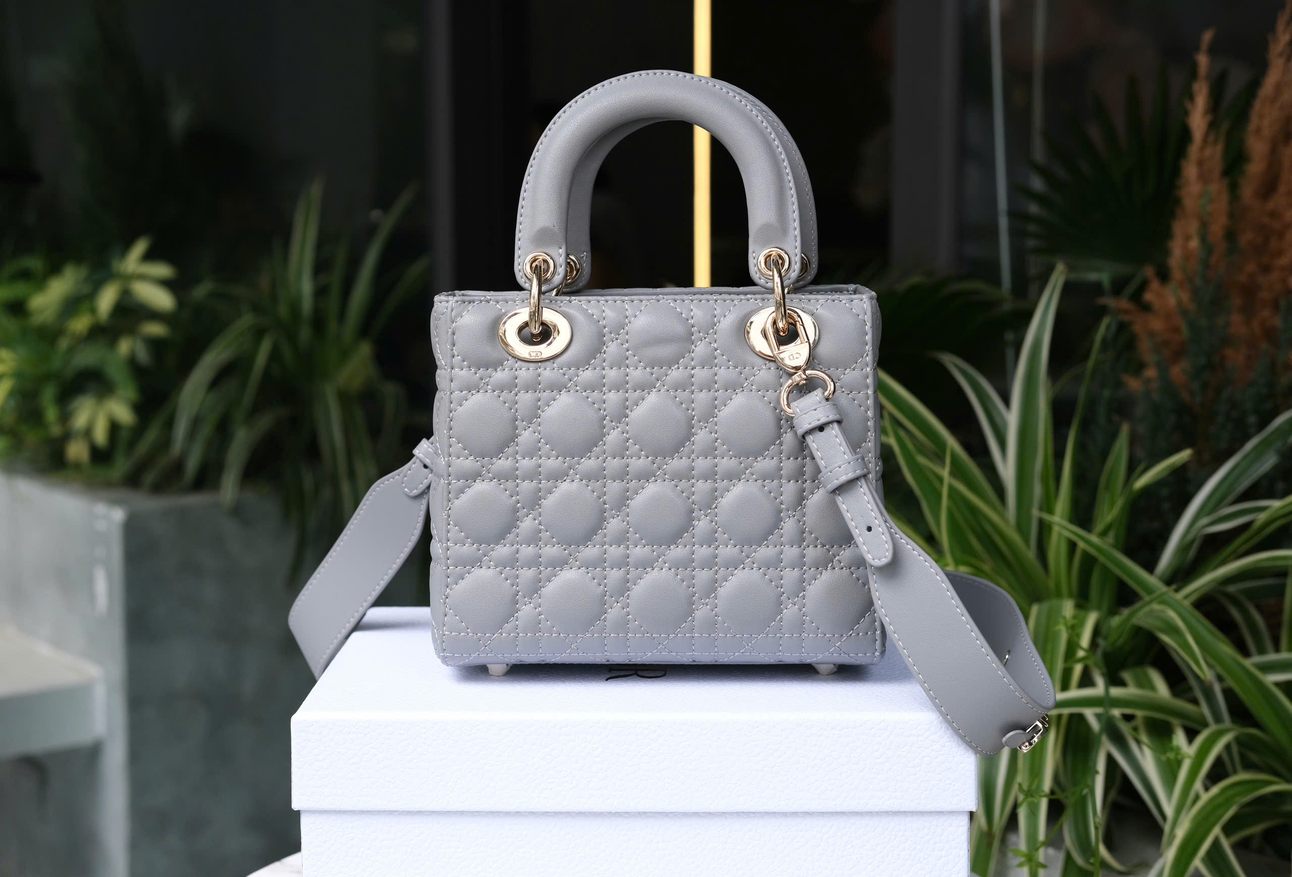 Túi nữ đeo chéo, cầm tay Dior CD Xám trơn thêu ô size 17x20x9cm Like Auth on web fullbox bill thẻ DDT