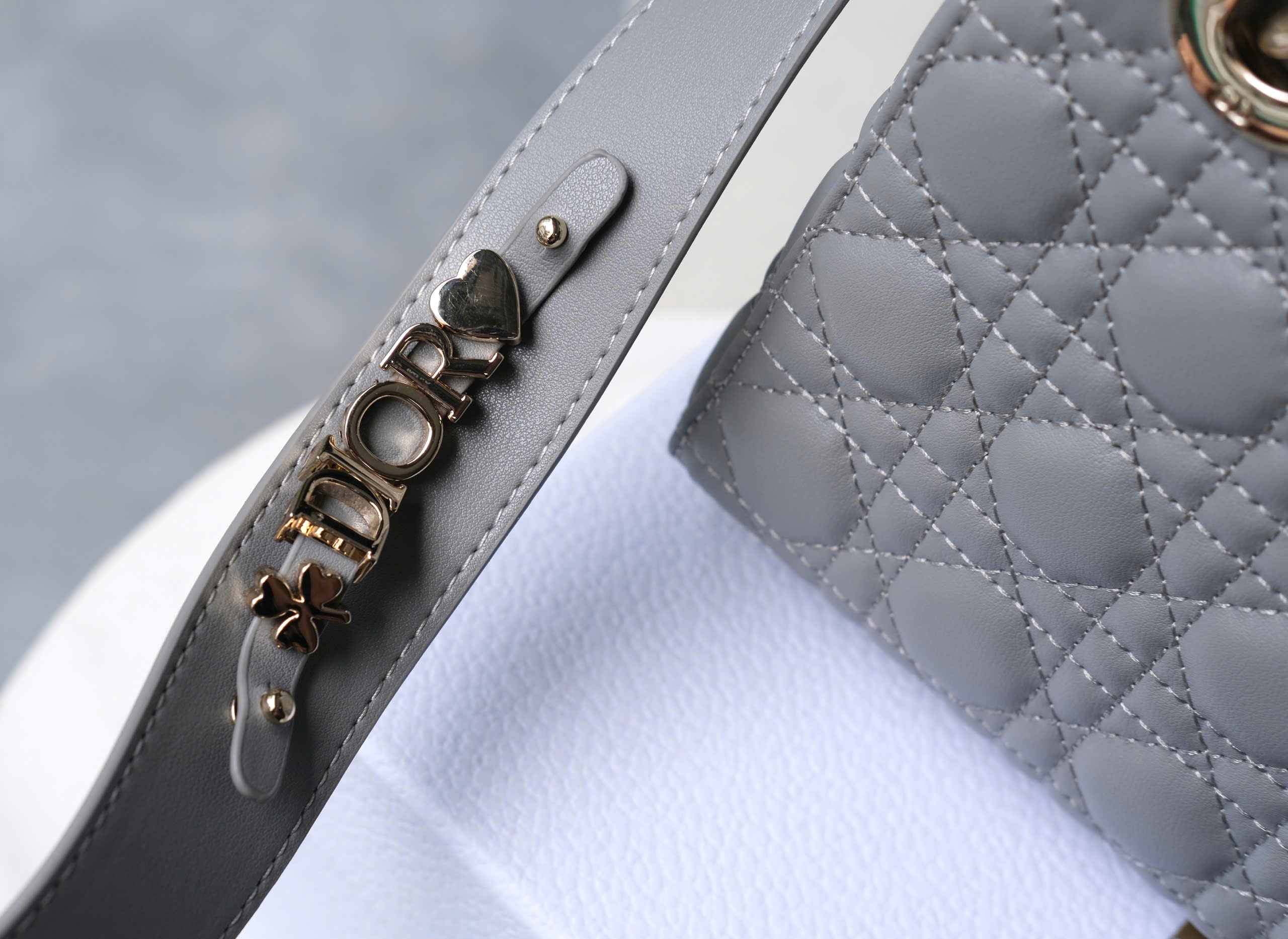 Túi nữ đeo chéo, cầm tay Dior CD Xám trơn thêu ô size 17x20x9cm Like Auth on web fullbox bill thẻ DDT