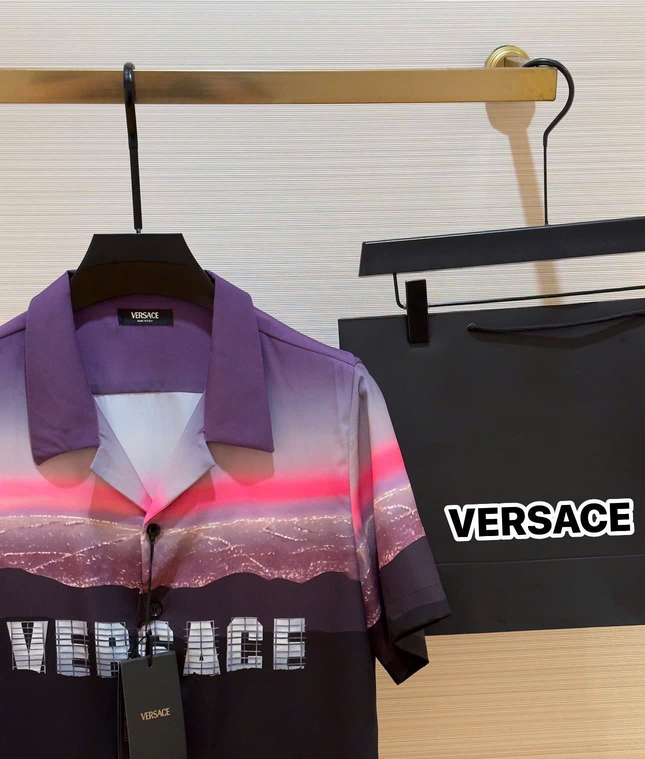 Áo sơ mi cộc tay lụa Versace họa tiết phối màu Like Auth on web DDT