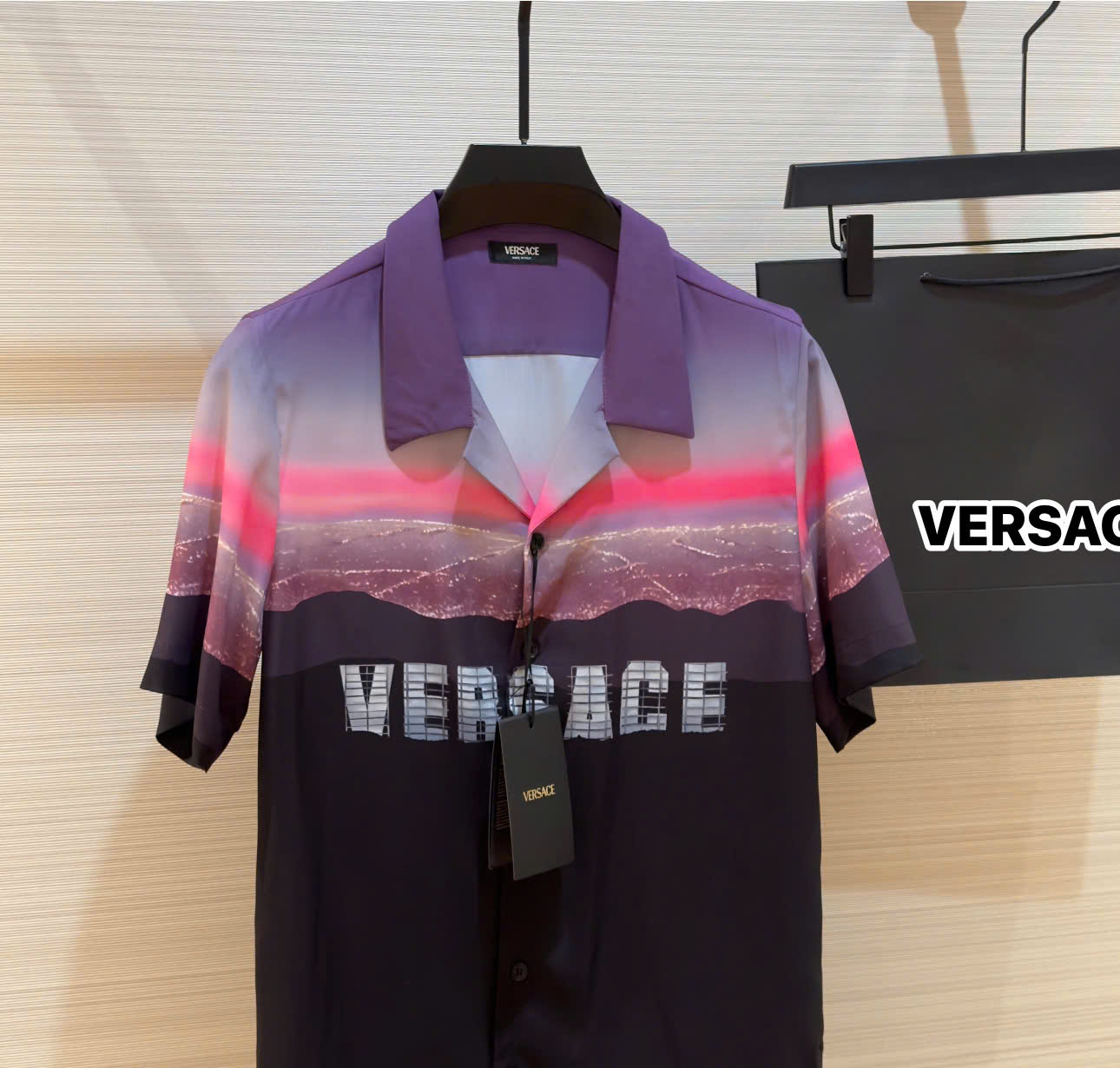 Áo sơ mi cộc tay lụa Versace họa tiết phối màu Like Auth on web DDT
