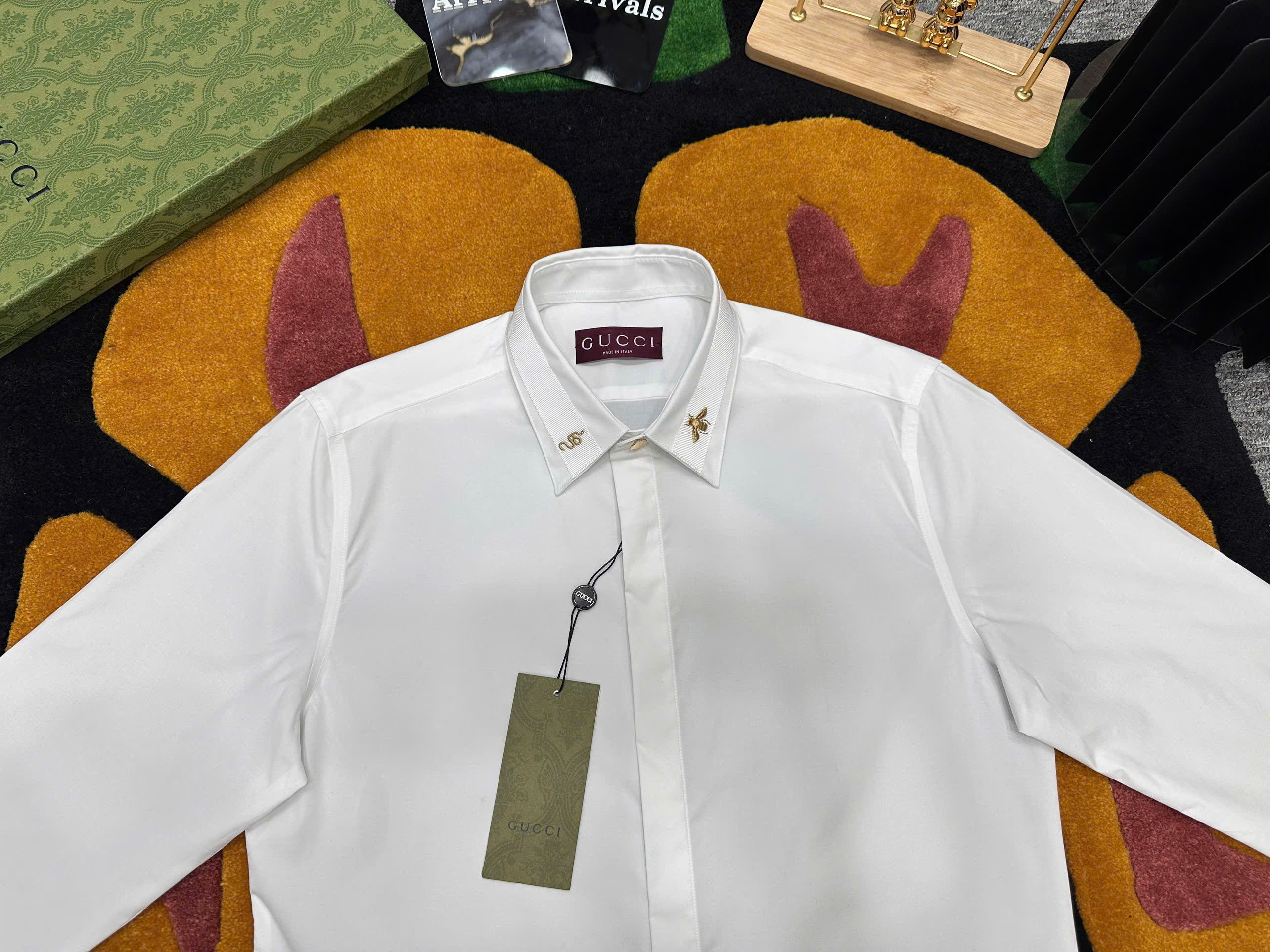 Áo sơ mi dài tay Gucci GC Trắng logo Ong Rắn vàng thêu cổ Like Auth on web MK