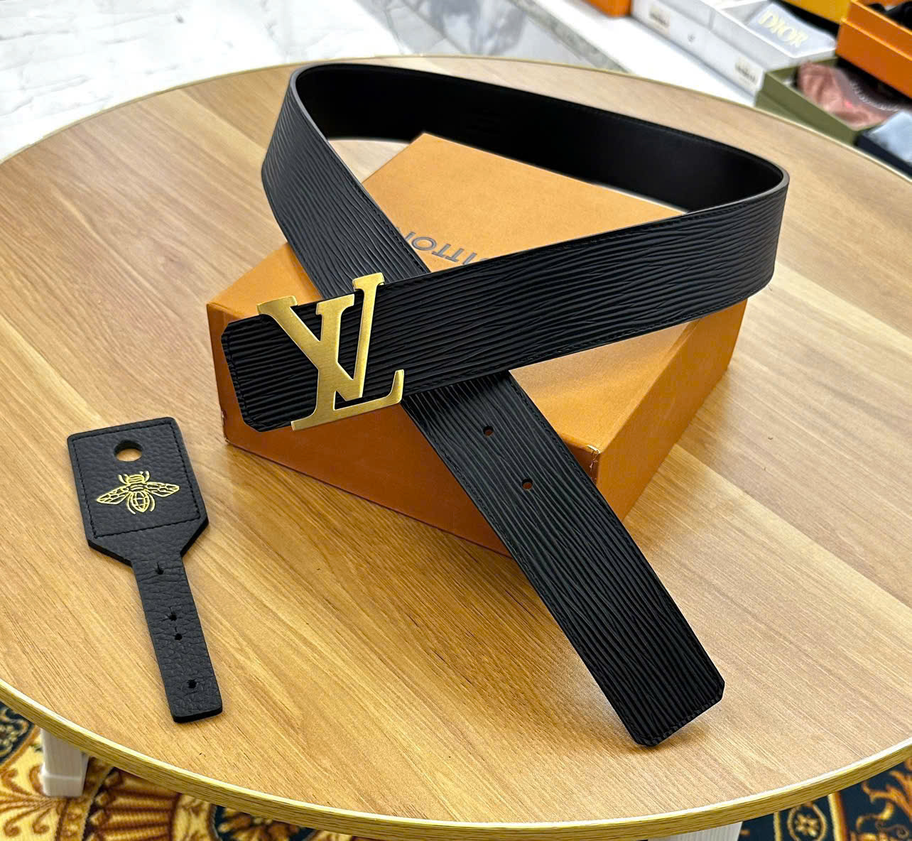 hắt lưng, dây nịt, belt Louis Vuitton LV sần mặt logo Vàng trơn Like Auth 1-1 on web fullbox LK