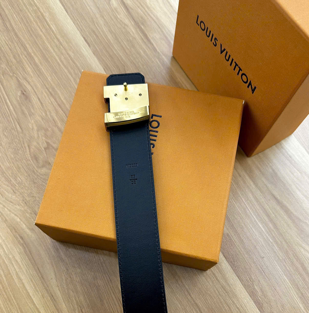 hắt lưng, dây nịt, belt Louis Vuitton LV sần mặt logo Vàng trơn Like Auth 1-1 on web fullbox LK