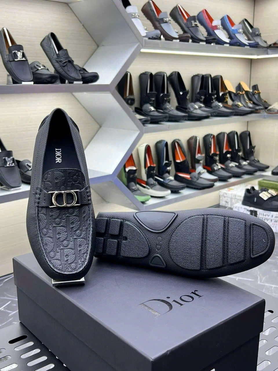 Giày lười moca Dior CD Đen họa tiết monogram dập chìm logo CD kim loại Like Auth 1-1 on web fullbox LK