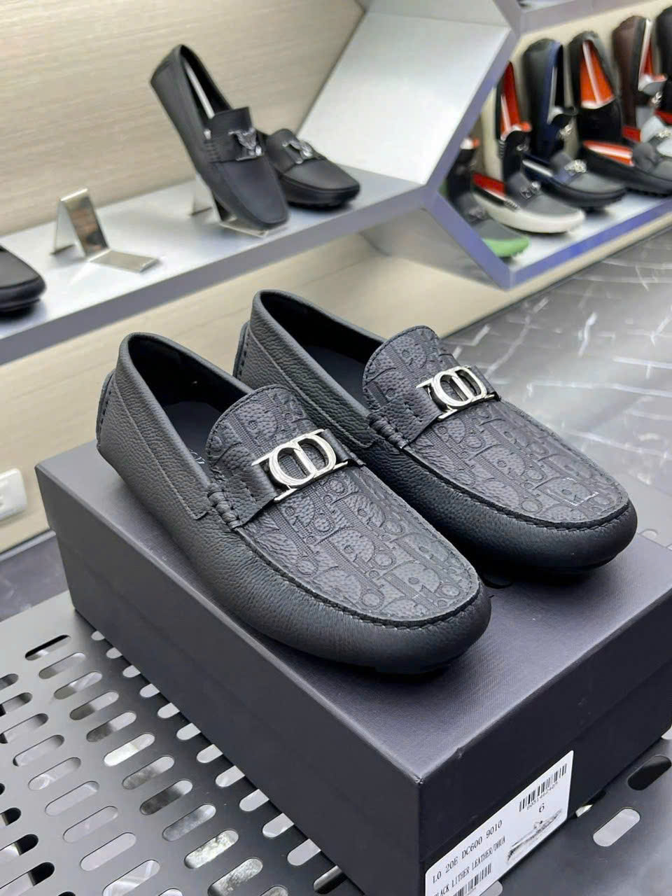 Giày lười moca Dior CD Đen họa tiết monogram dập chìm logo CD kim loại Like Auth 1-1 on web fullbox LK
