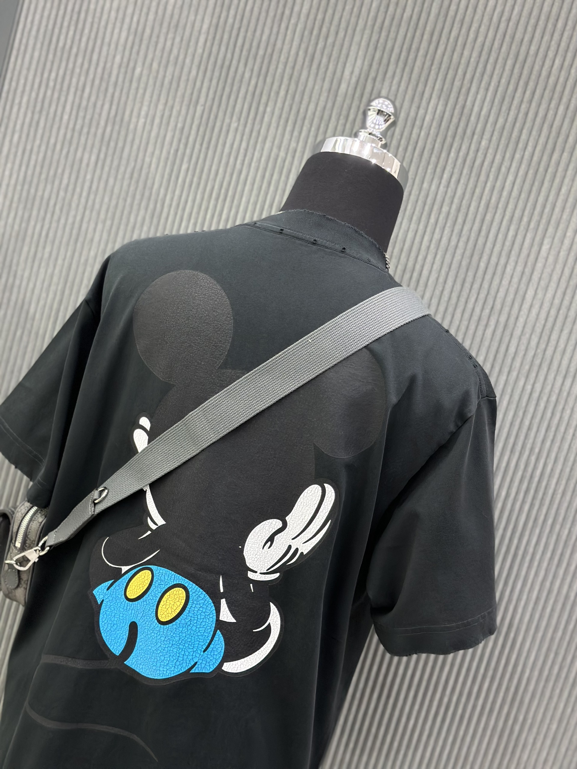 Áo phông T-shirt Local unisex họa tiết Mickey Like Auth on web VTN