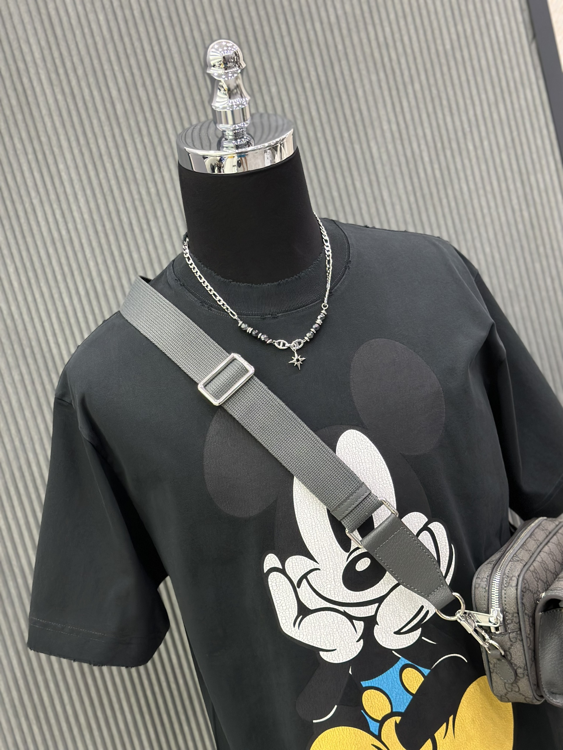 Áo phông T-shirt Local unisex họa tiết Mickey Like Auth on web VTN