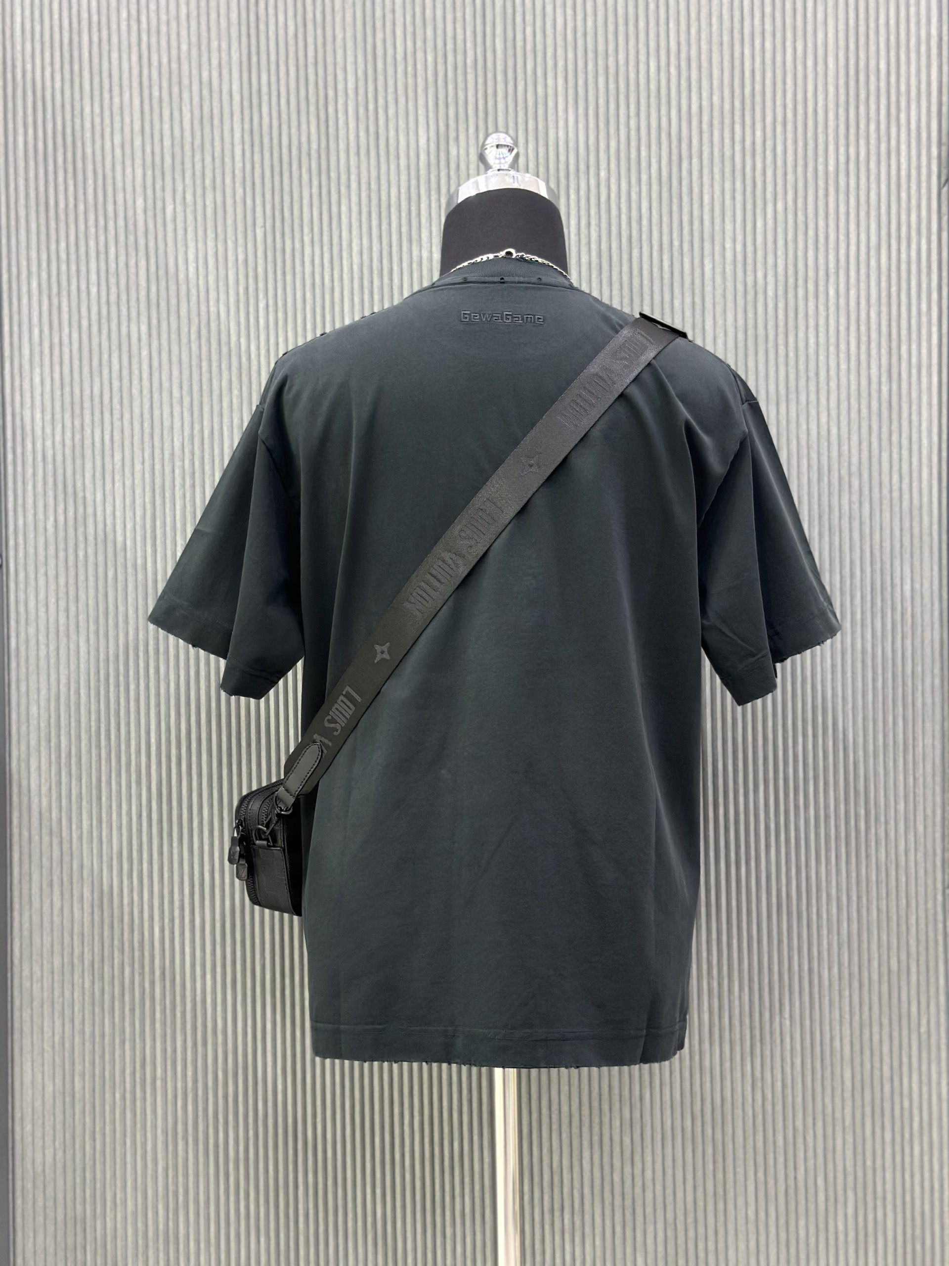 Áo phông T-shirt Local unisex họa tiết nhân vật hoạt hình Like Auth on web VTN