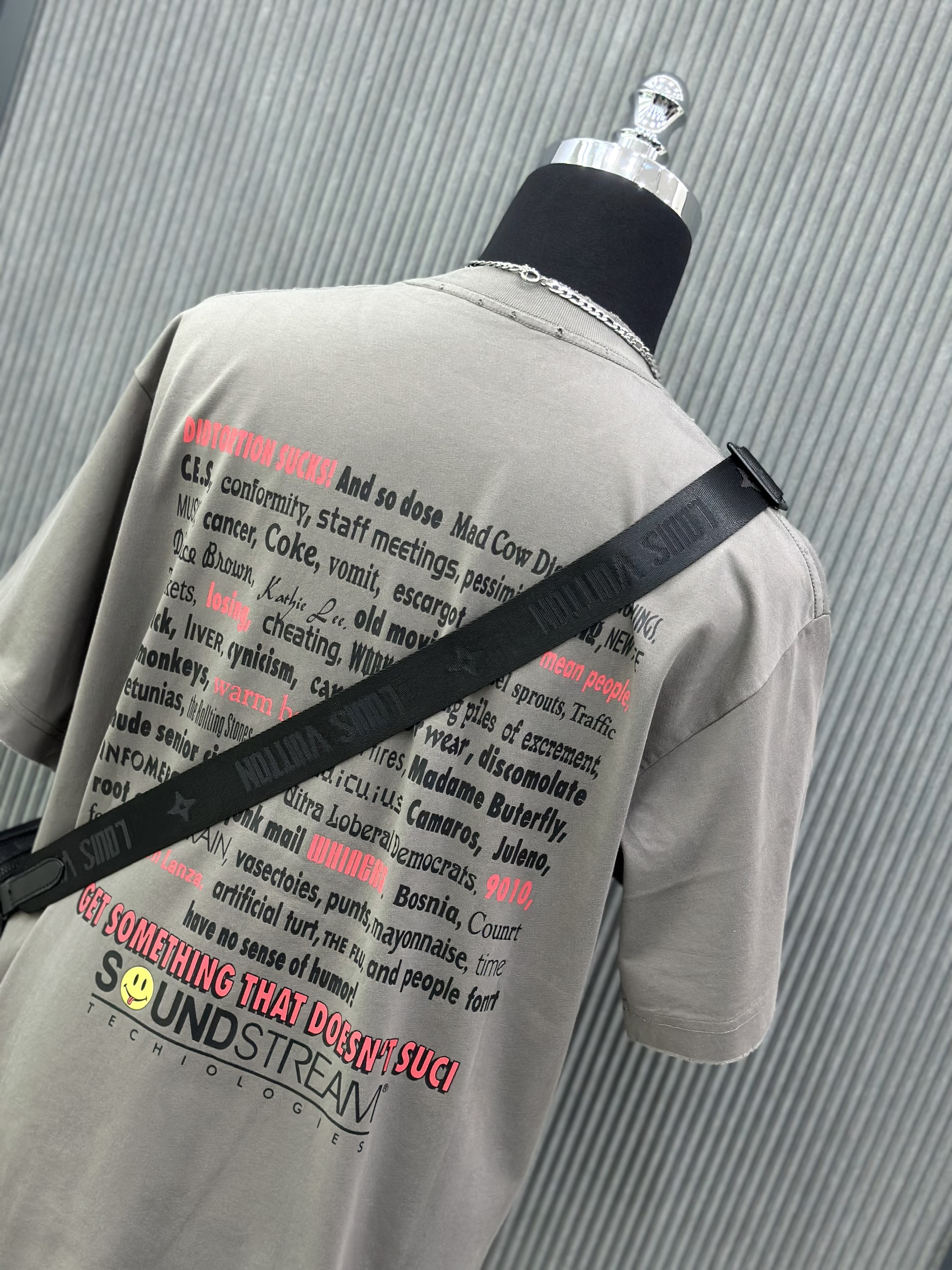 Áo phông T-shirt Local unisex mặt cười Vàng họa tiết chữ lưng Like Auth on web VTN