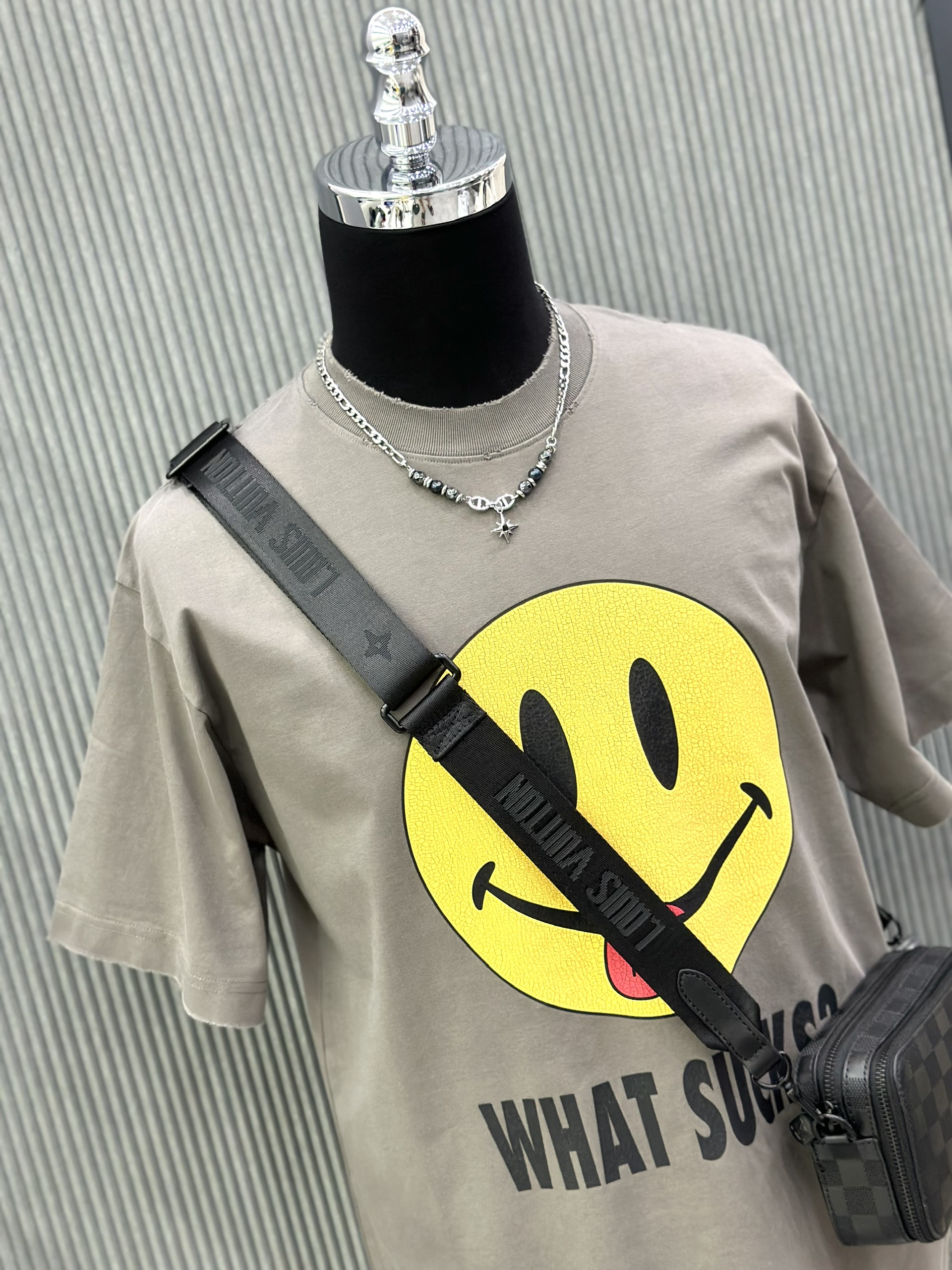 Áo phông T-shirt Local unisex mặt cười Vàng họa tiết chữ lưng Like Auth on web VTN
