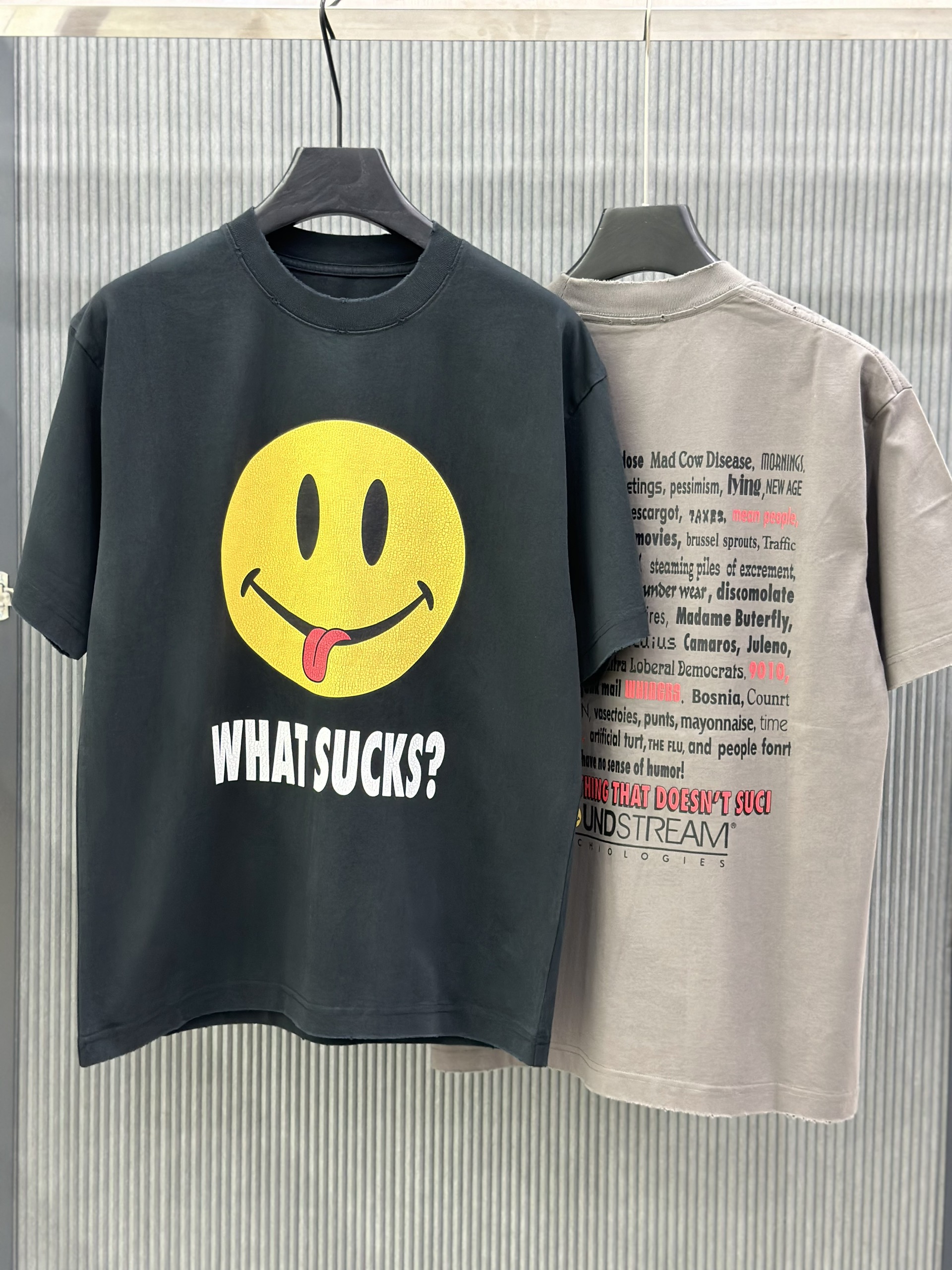 Áo phông T-shirt Local unisex mặt cười Vàng họa tiết chữ lưng Like Auth on web VTN