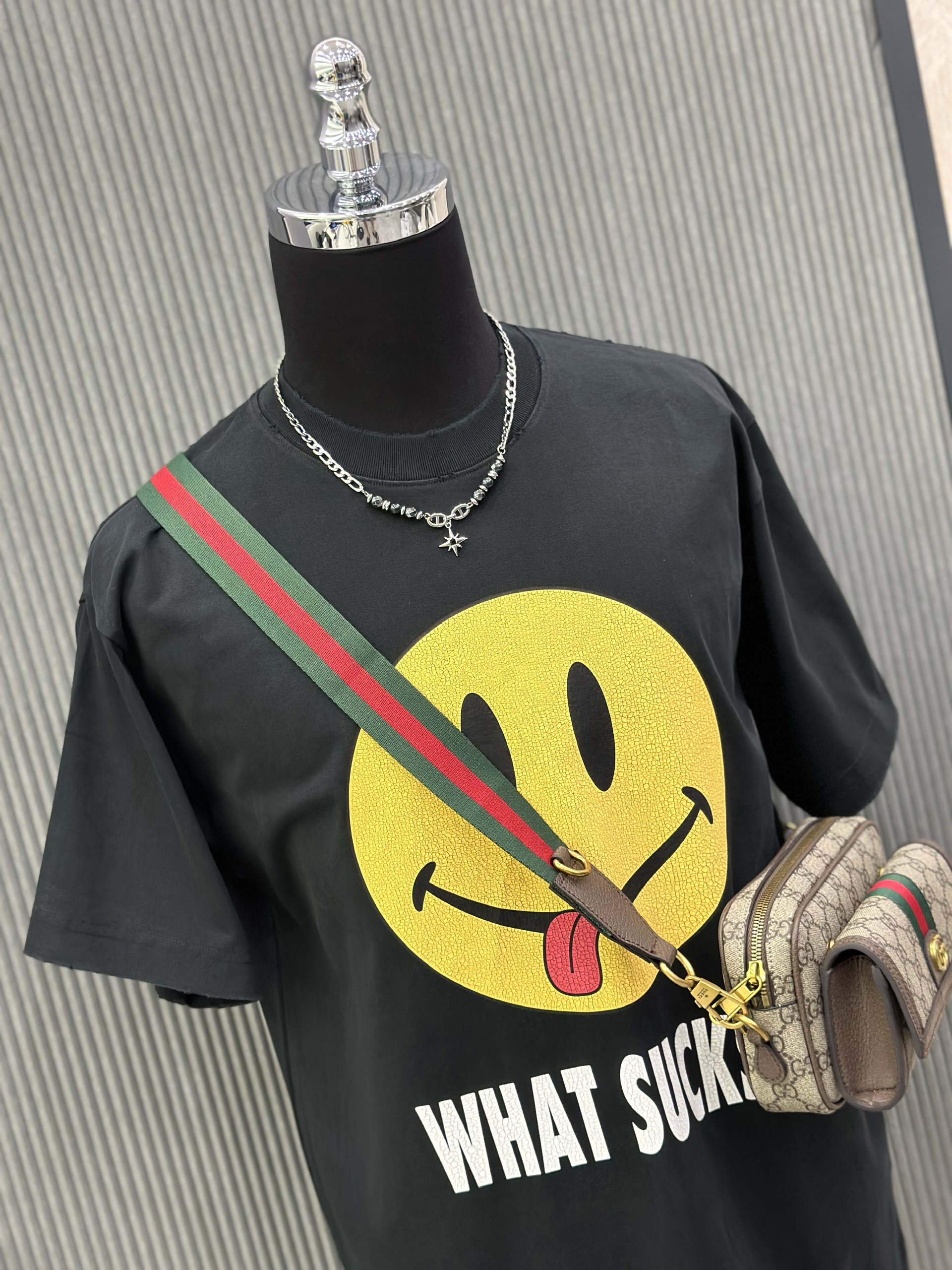 Áo phông T-shirt Local unisex mặt cười Vàng họa tiết chữ lưng Like Auth on web VTN