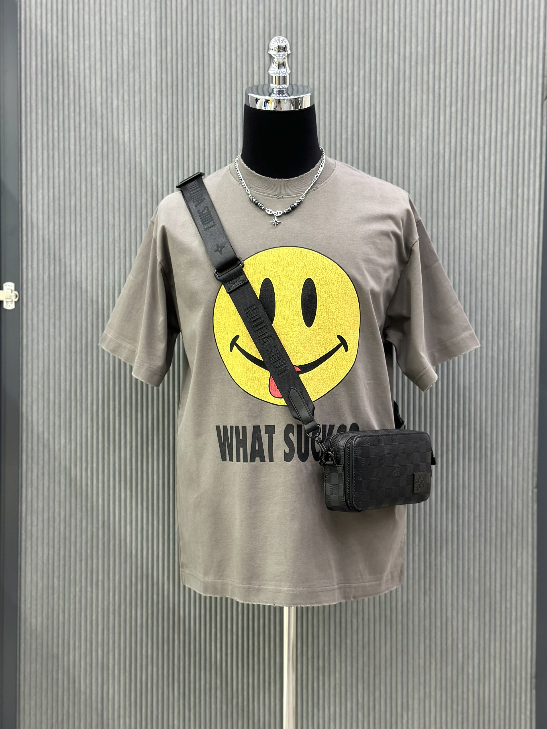 Áo phông T-shirt Local unisex mặt cười Vàng họa tiết chữ lưng Like Auth on web VTN