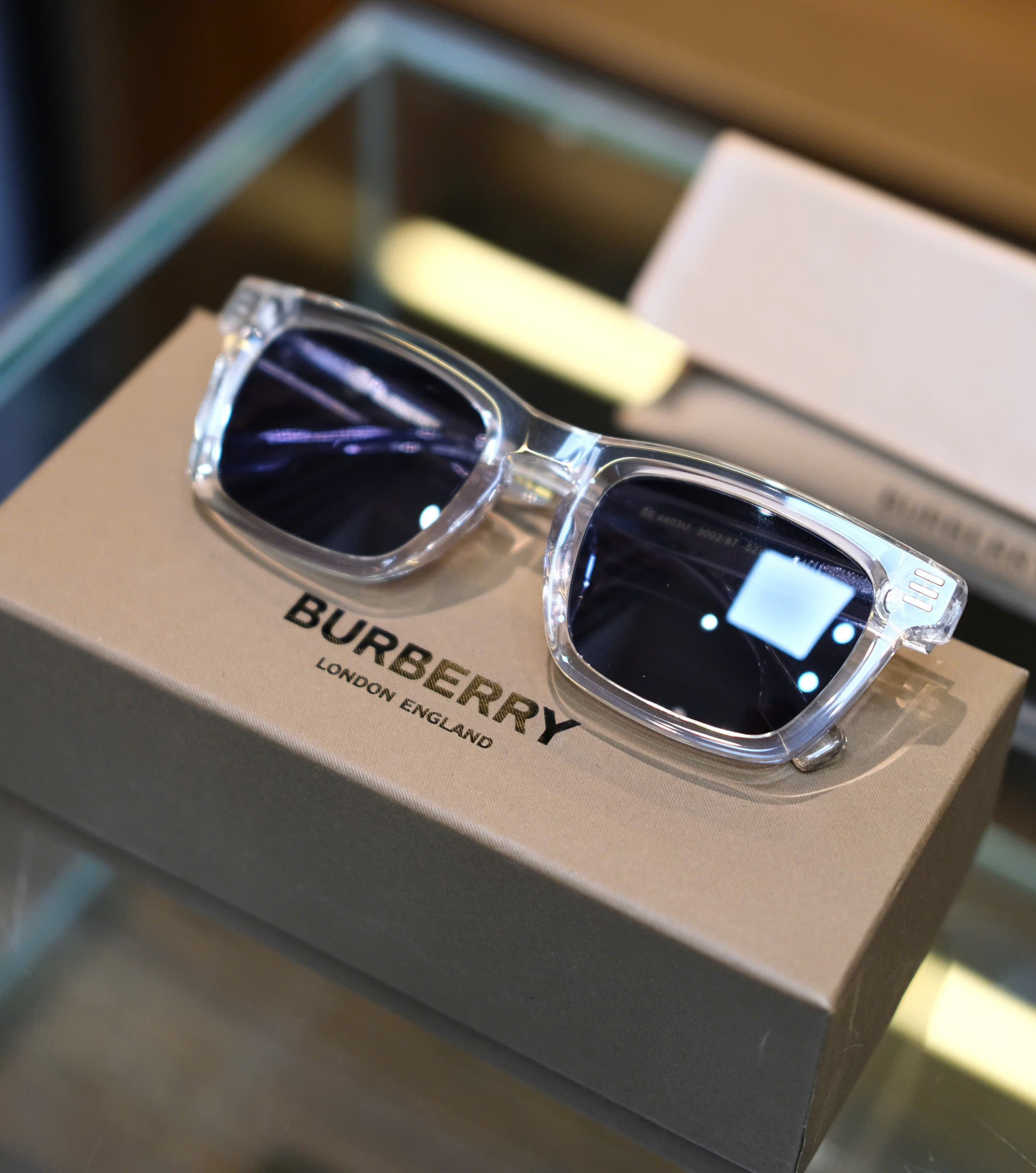 Kính mắt thời trang Burberry BBR Trắng trong logo chữ Vàng gọng Like Auth on web fullbox DDT