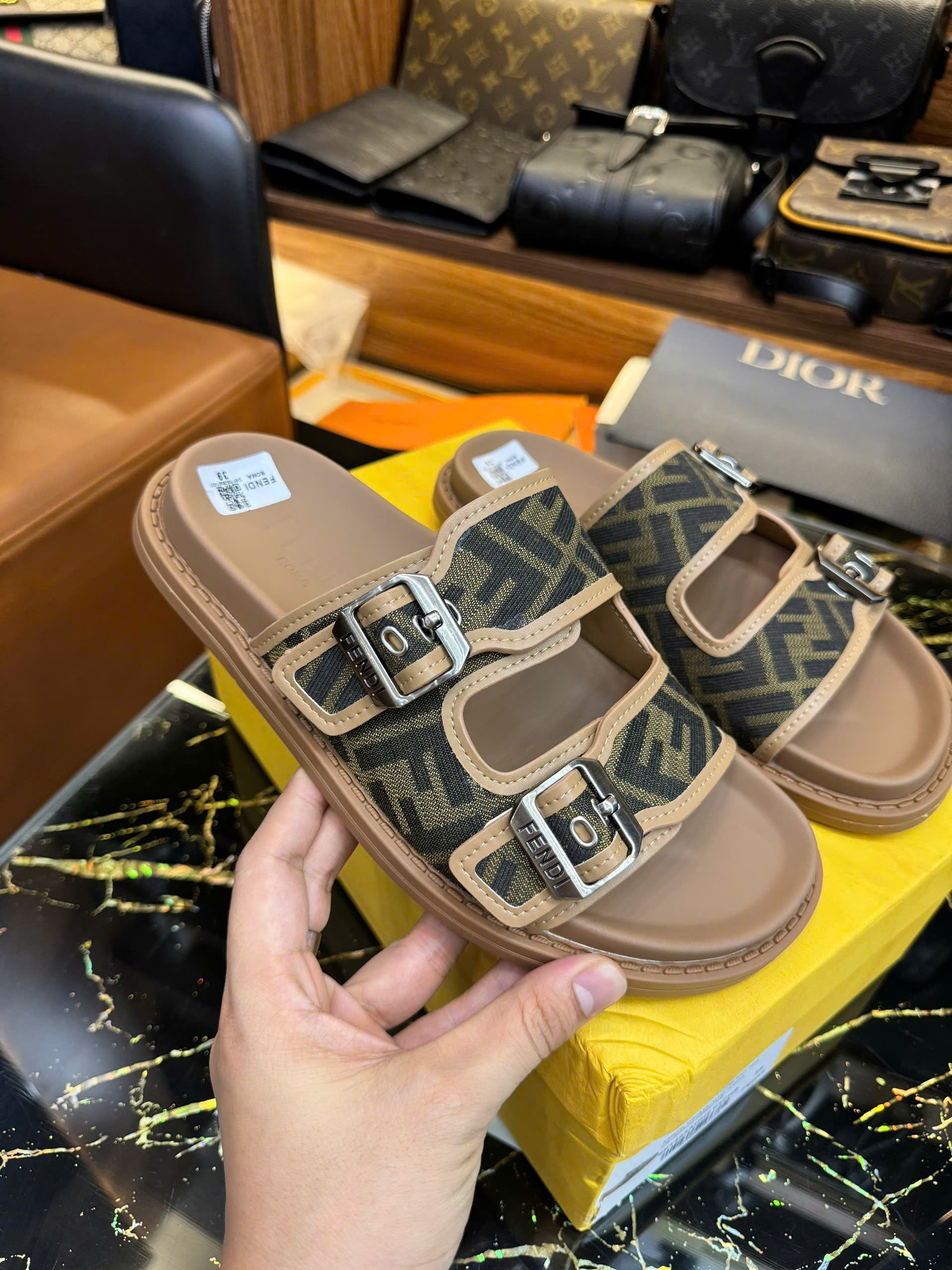 Dép lê quai ngang cài Fendi FF Nâu họa tiết logo Like Auth on web fullbox bill thẻ HG