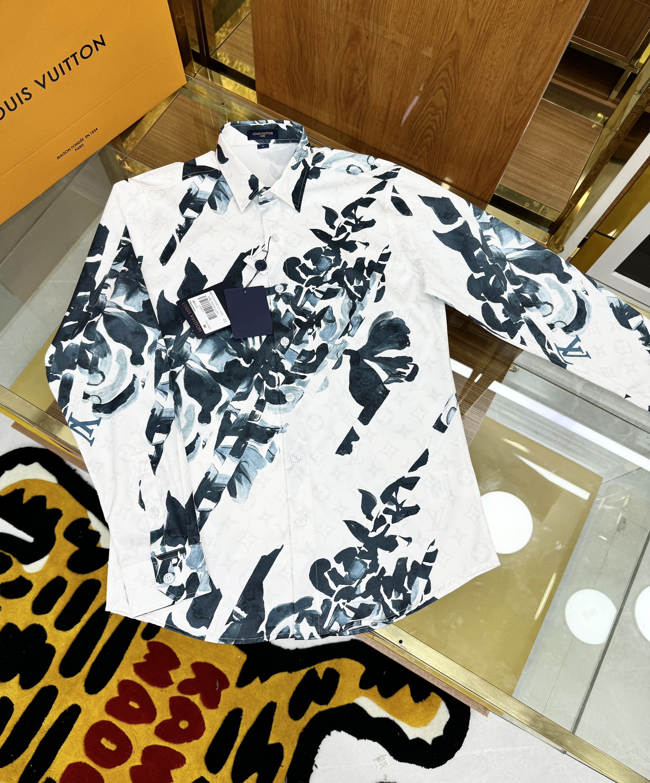 Áo sơ mi dài tay Louis Vuitton LV Trắng họa tiết hoa Xanh Like Auth on web CD