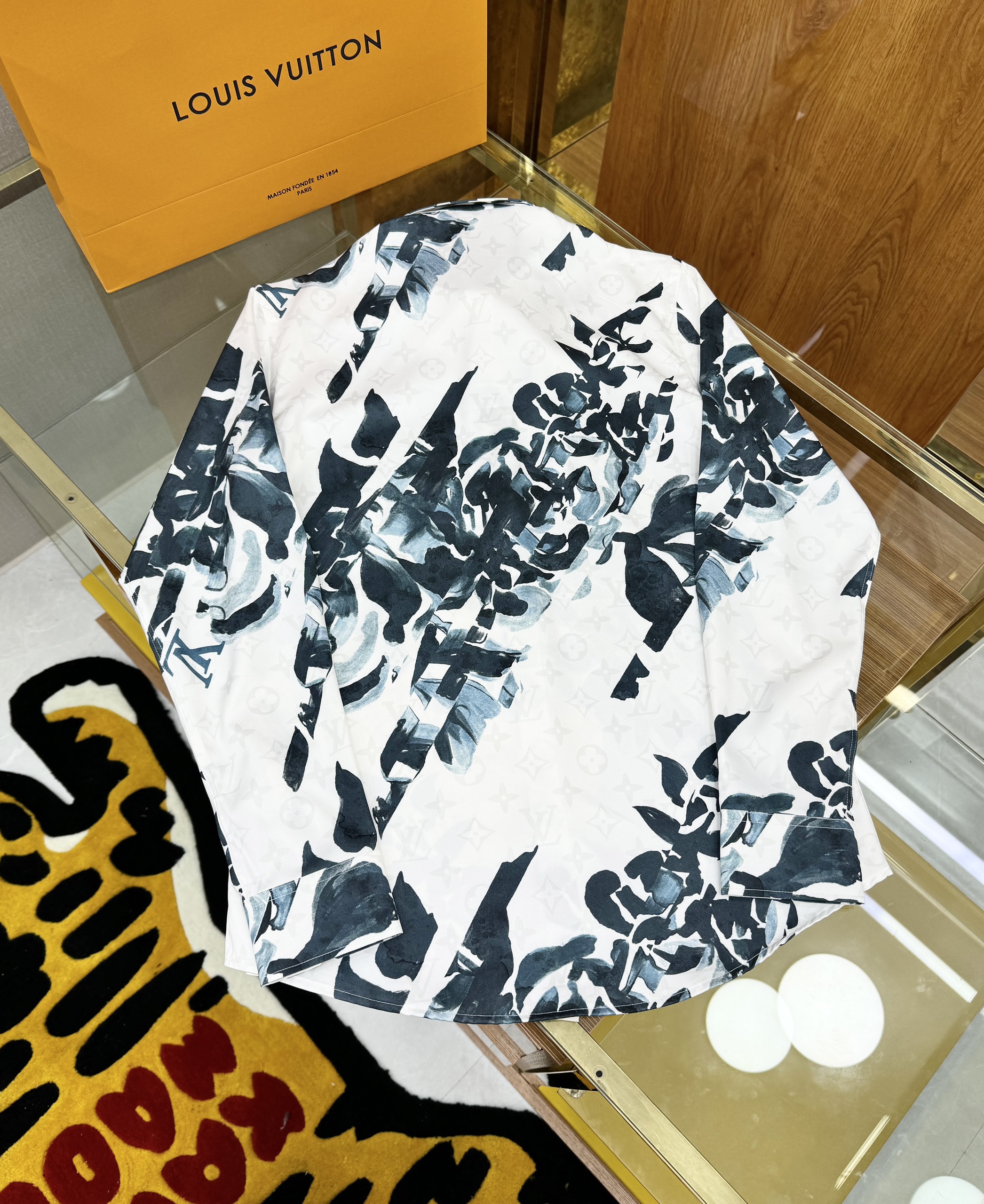 Áo sơ mi dài tay Louis Vuitton LV Trắng họa tiết hoa Xanh Like Auth on web CD
