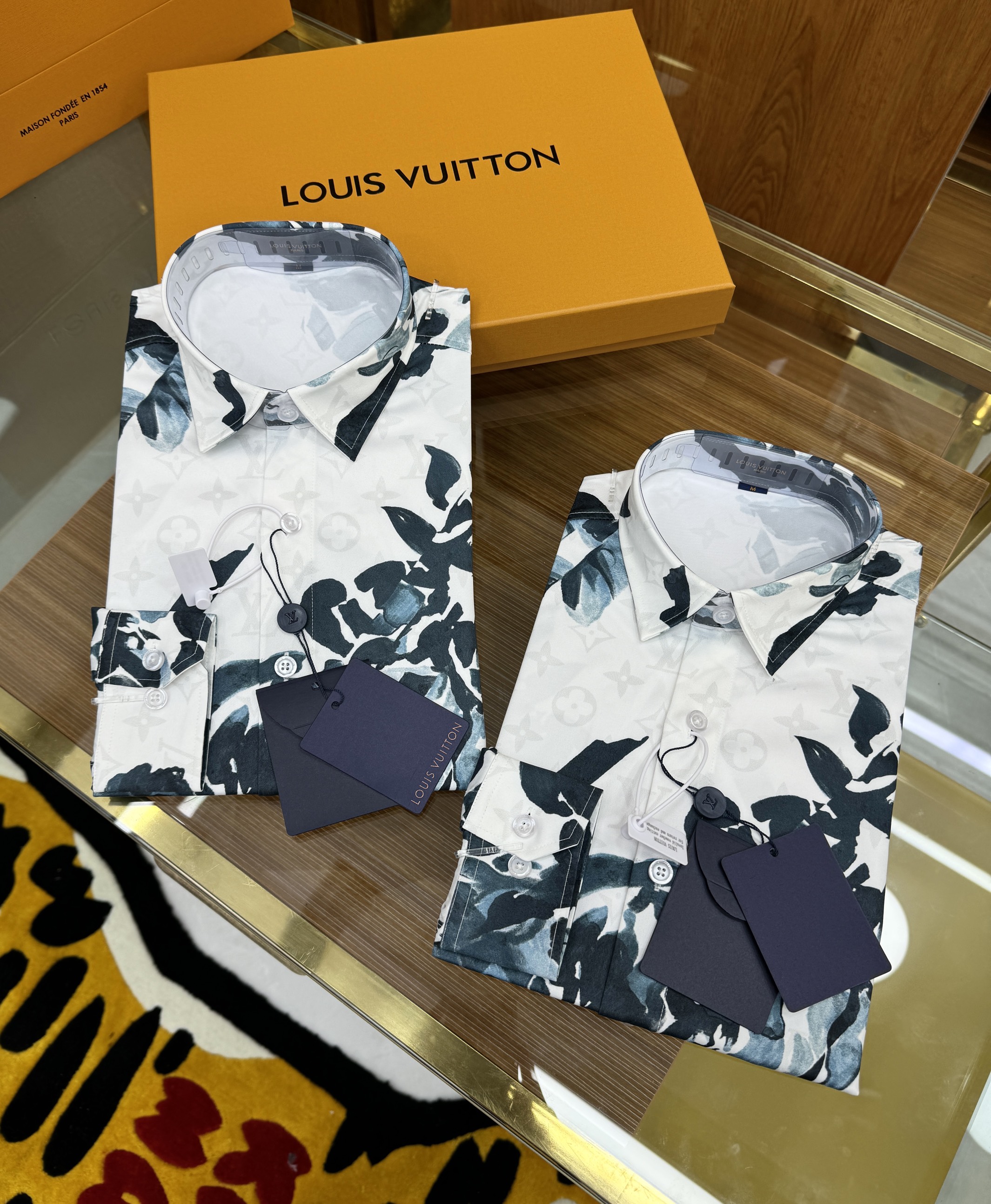 Áo sơ mi dài tay Louis Vuitton LV Trắng họa tiết hoa Xanh Like Auth on web CD