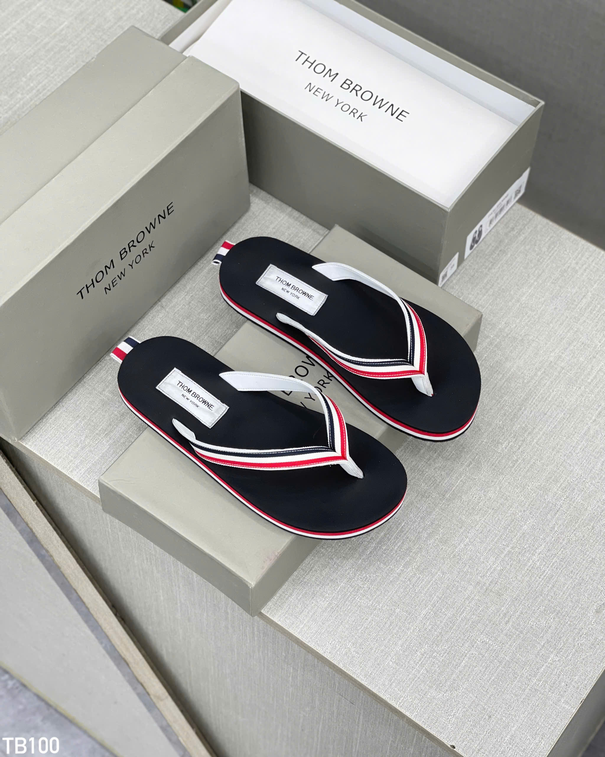 Dép tông, xỏ ngón Thom Browne TB kẻ sọc màu Like Auth on web fullbox bill thẻ HG