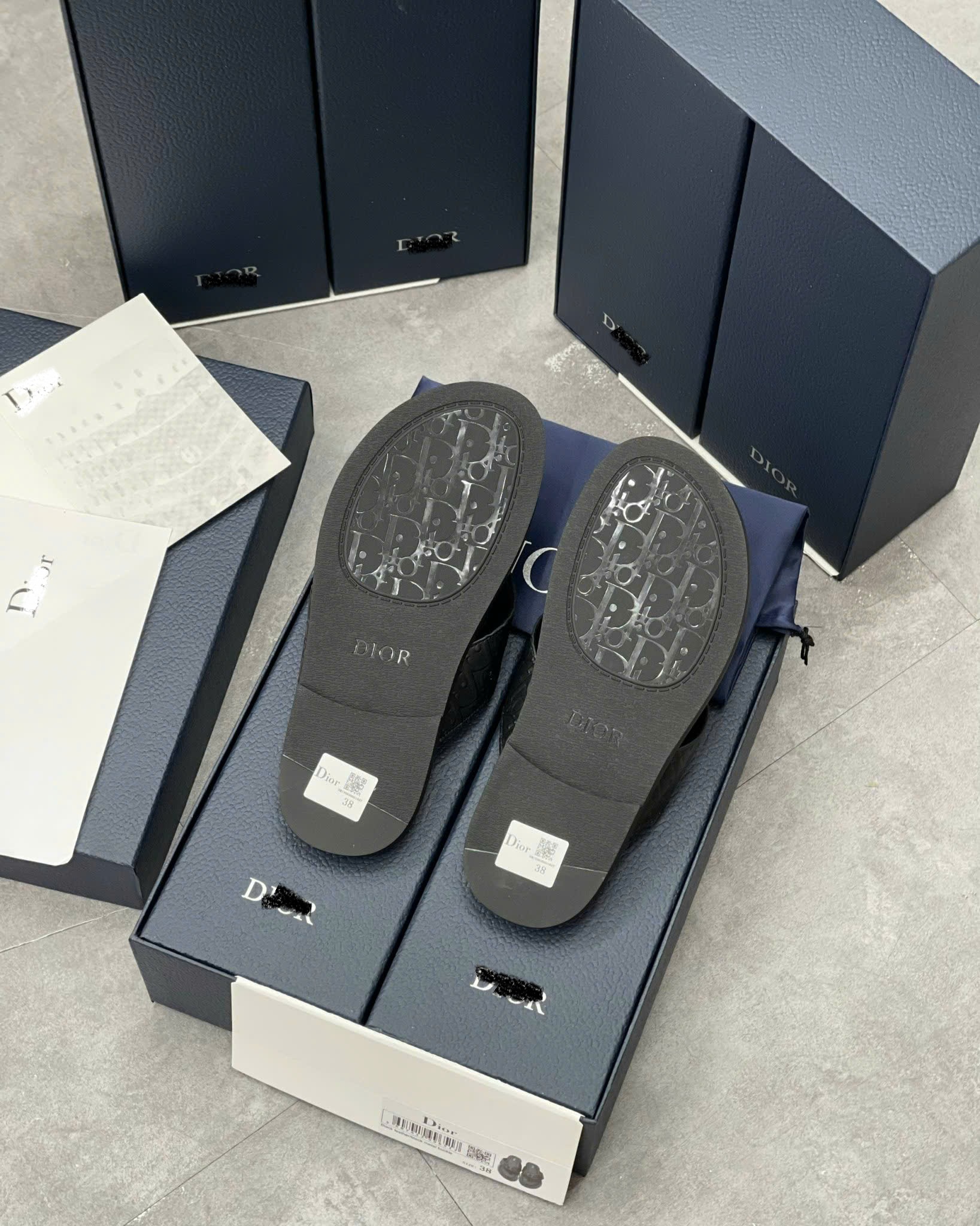 Dép tông, xỏ ngón Dior CD Đen họa tiết dập nổi logo Bạc Like Auth on web fullbox bill thẻ HG