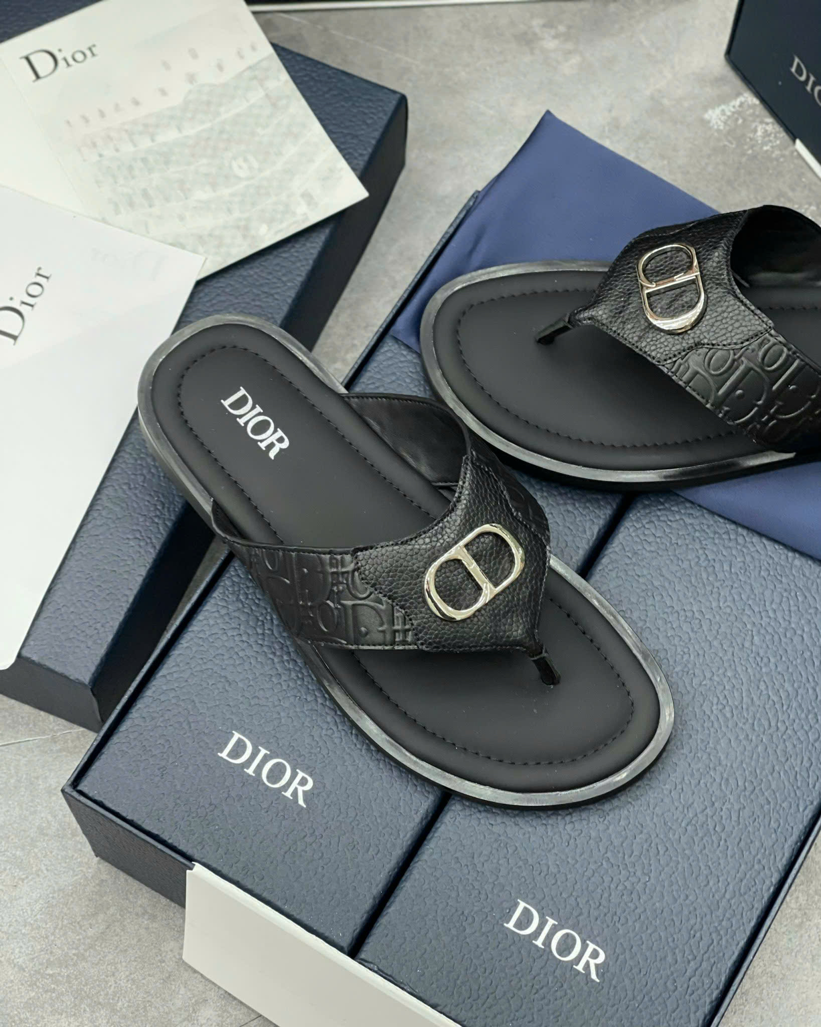 Dép tông, xỏ ngón Dior CD Đen họa tiết dập nổi logo Bạc Like Auth on web fullbox bill thẻ HG
