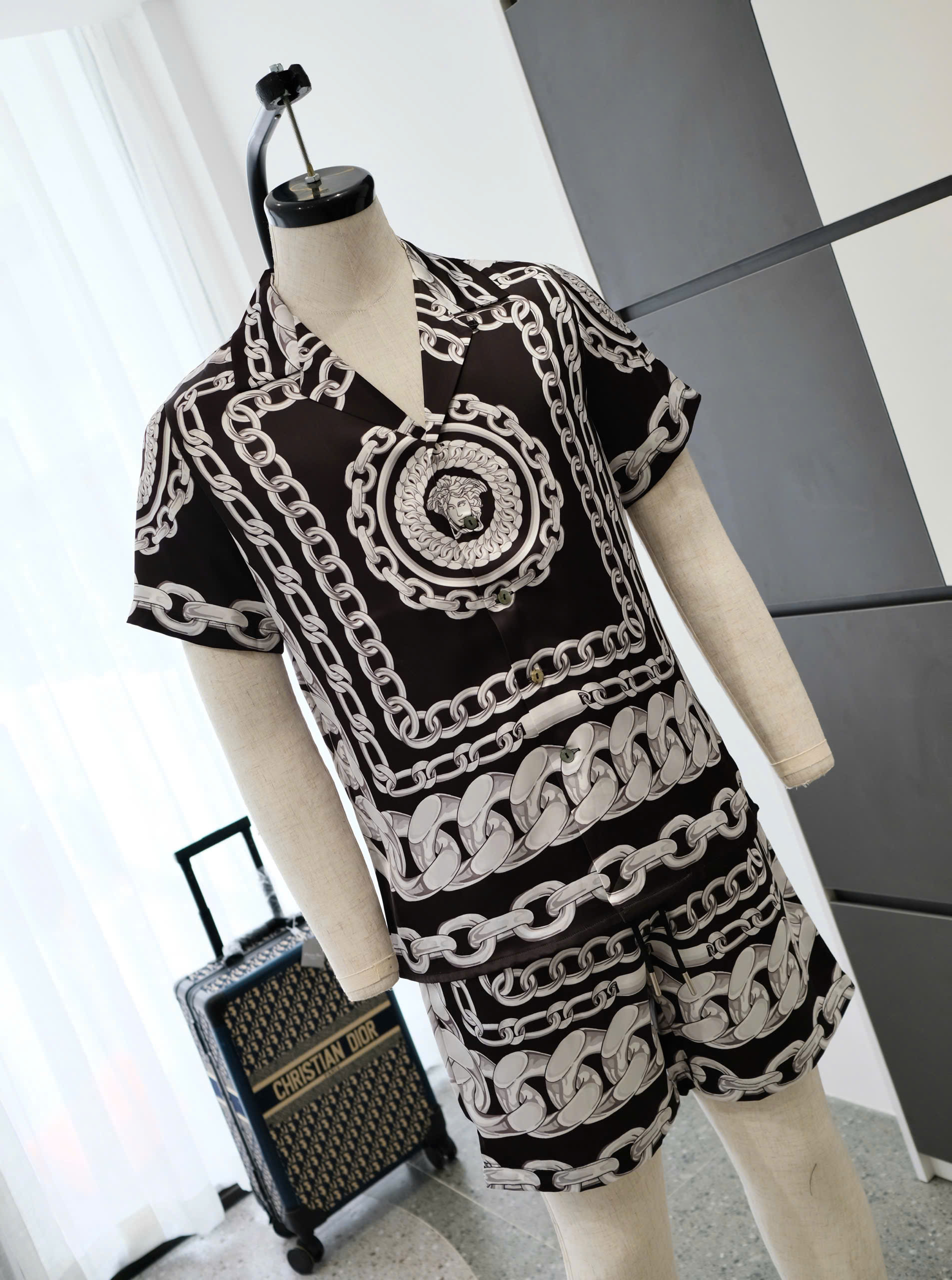 Bộ, Set hè lụa Versace VS Đen họa tiết dây xích Like Auth on web DDT
