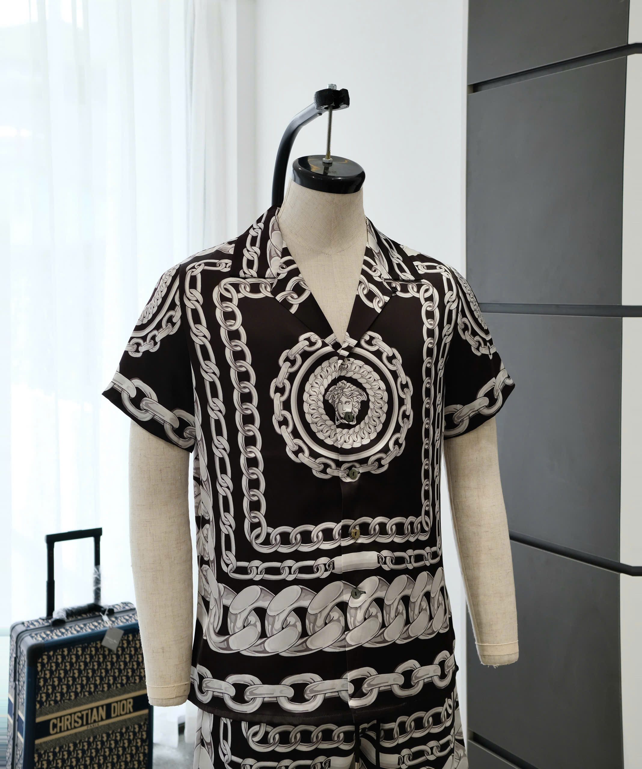 Bộ, Set hè lụa Versace VS Đen họa tiết dây xích Like Auth on web DDT