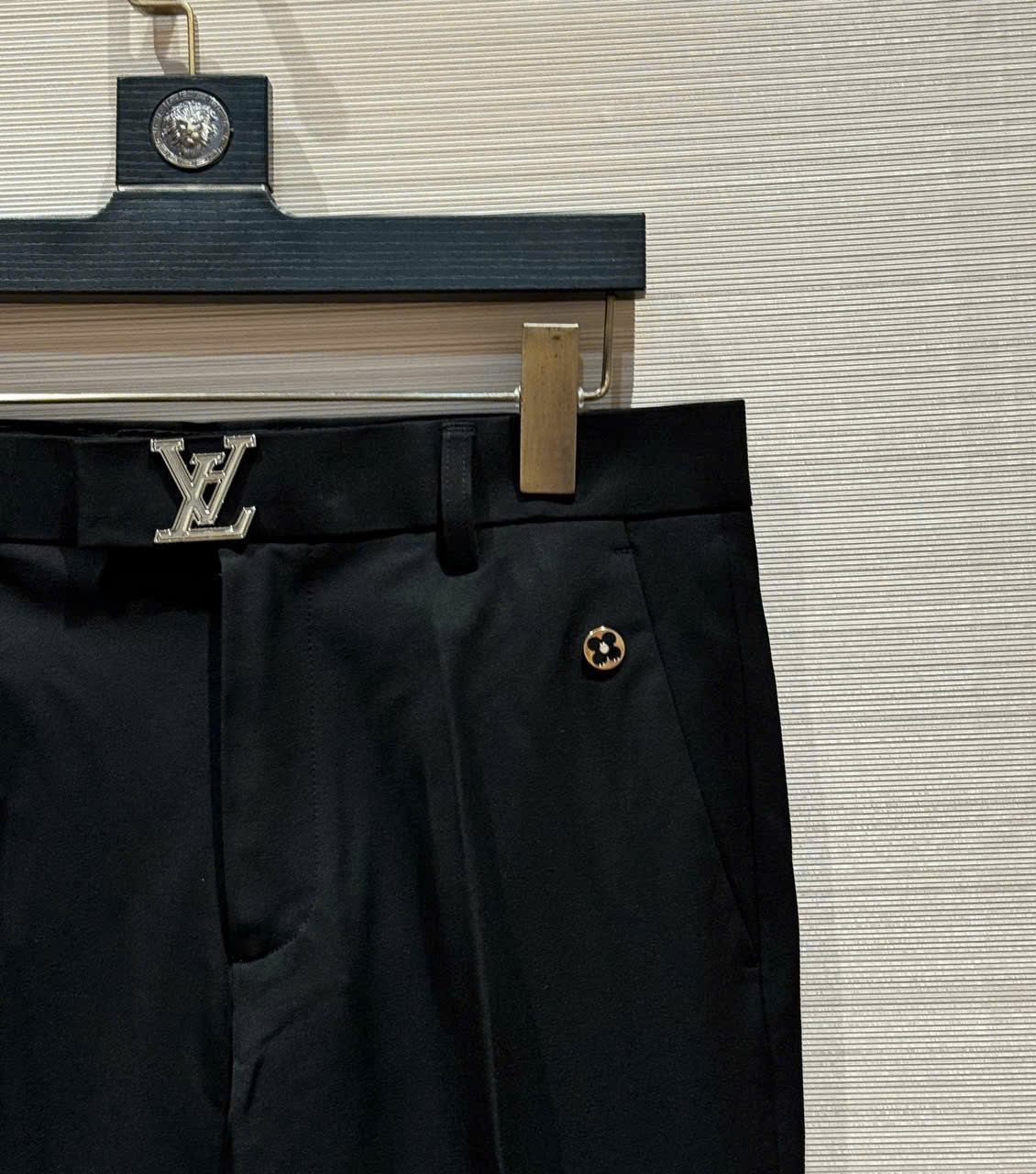 Quần Tây, Âu Louis Vuitton LV Đen tag logo LV cạp Like Auth on web DDT