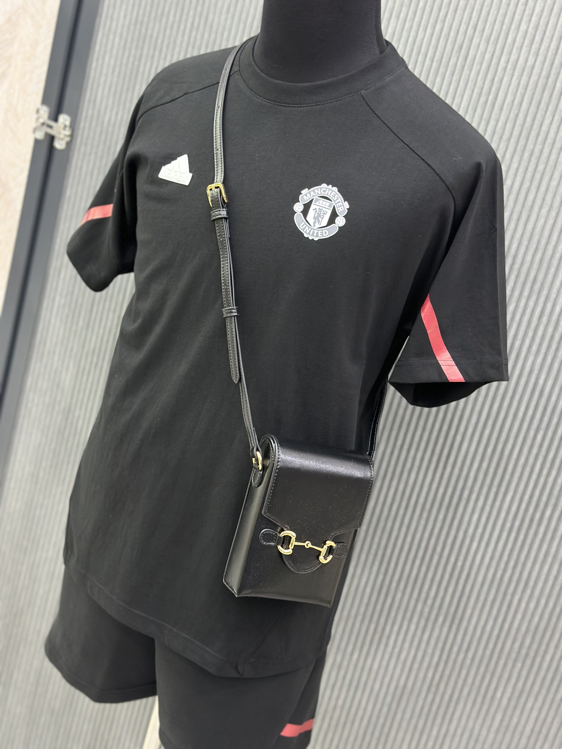 Bộ, Set hè Adidas A Đen kẻ tay Đỏ Like Auth on web VTN
