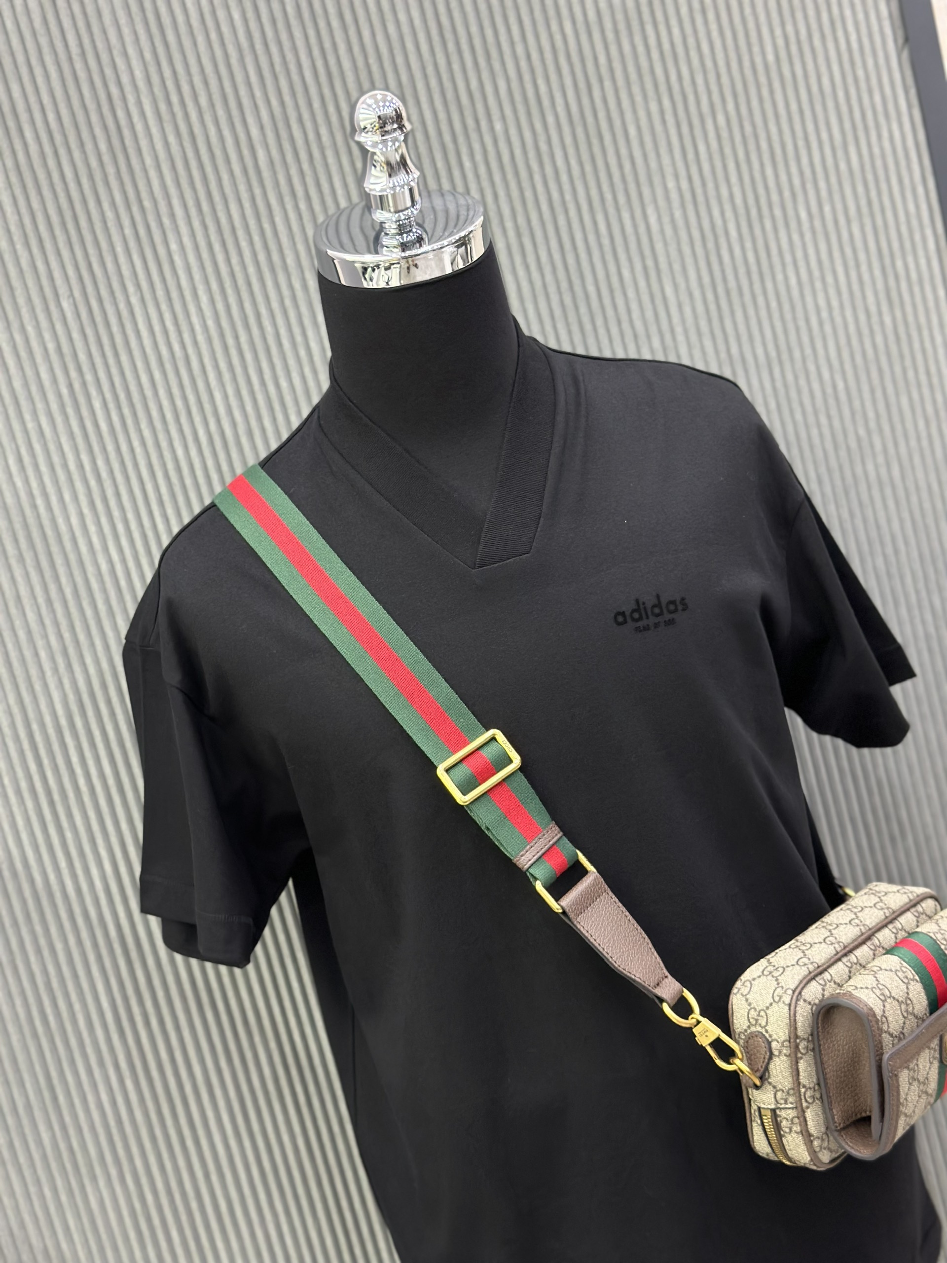 Bộ, Set hè cổ V Adidas A Đen logo chữ basic Like Auth on web VTN