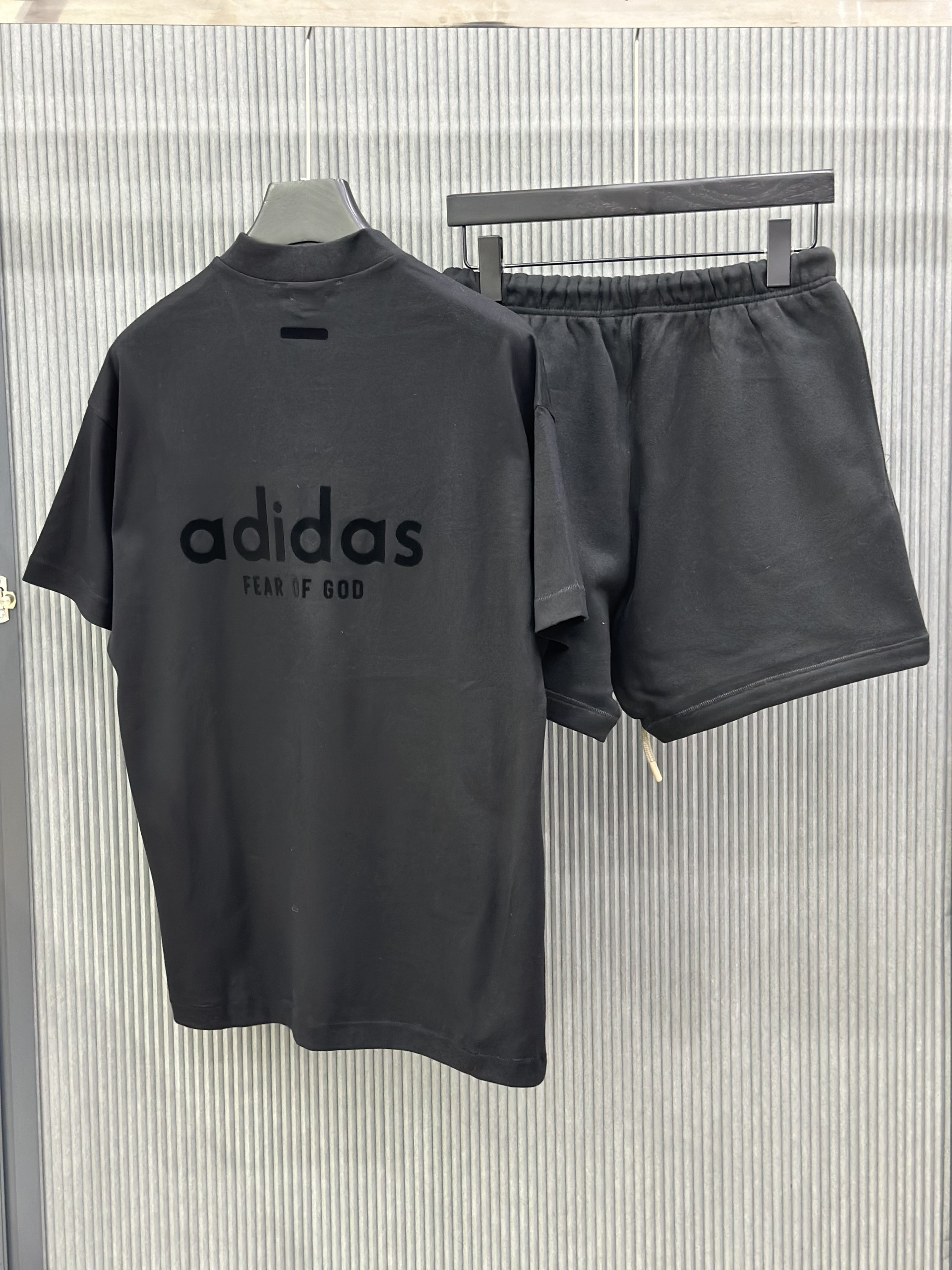 Bộ, Set hè cổ V Adidas A Đen logo chữ basic Like Auth on web VTN